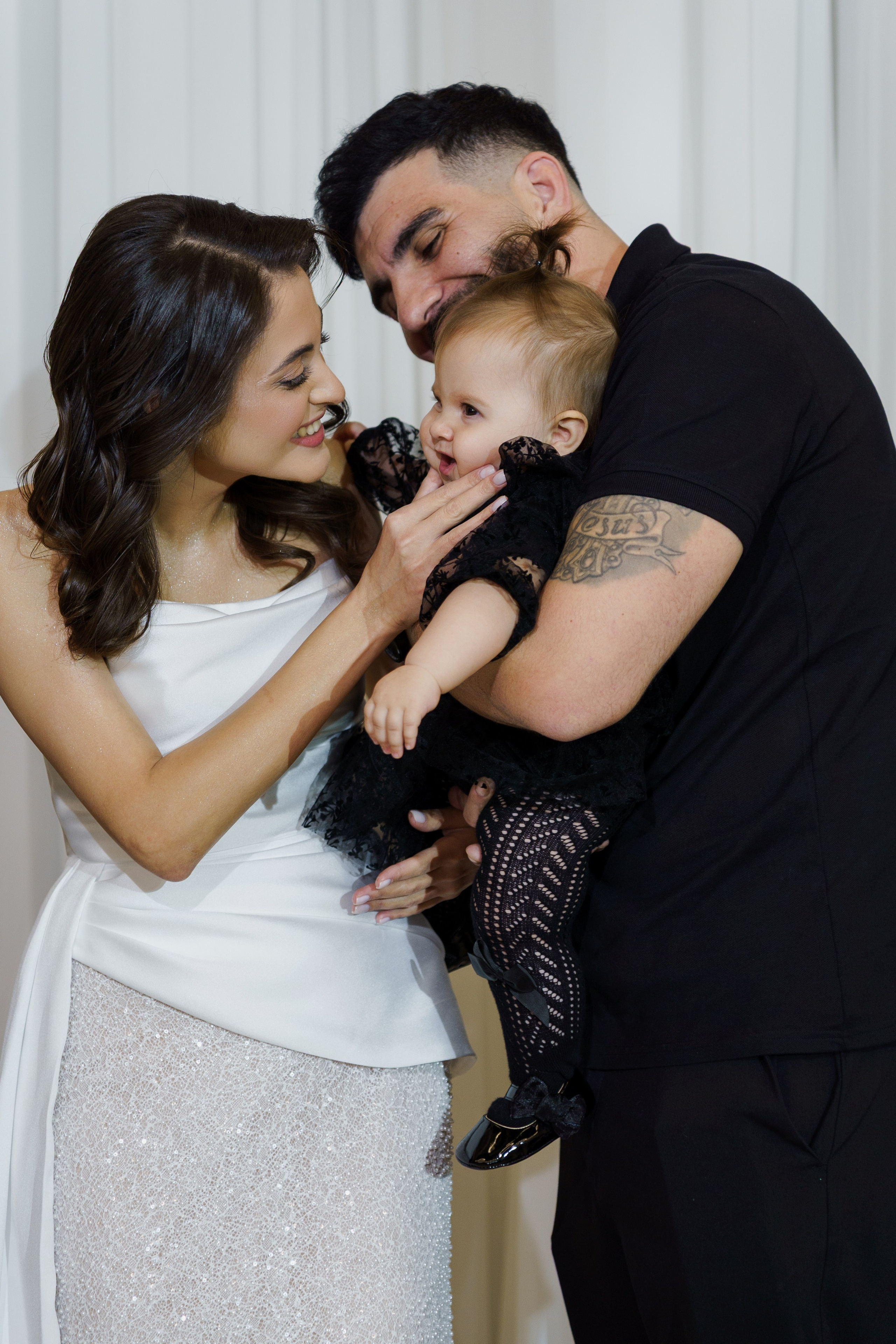 Красивое обручение на берегу чёрного моря в Лермонтово от ТВИНС СТУДИО. ТВИНС СТУДИО — лучшие свадебные фотографы и видеографы в Краснодаре