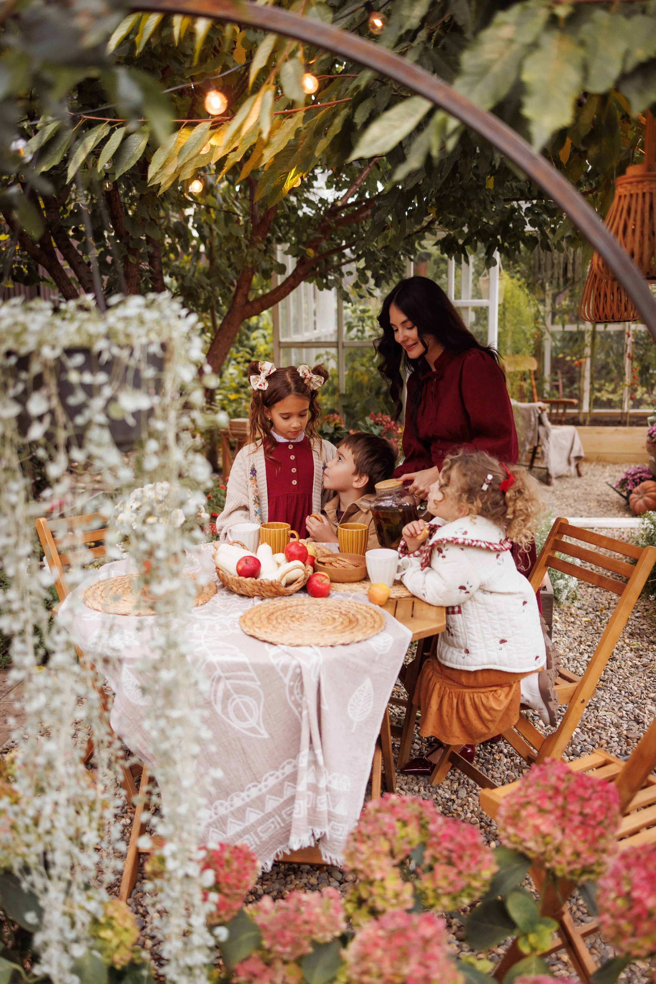 Семейная фотосессия в осенних декорациях фотостудии «Теплица», город Краснодар. Семейный и детский фотограф в Краснодаре Анна Трашкова