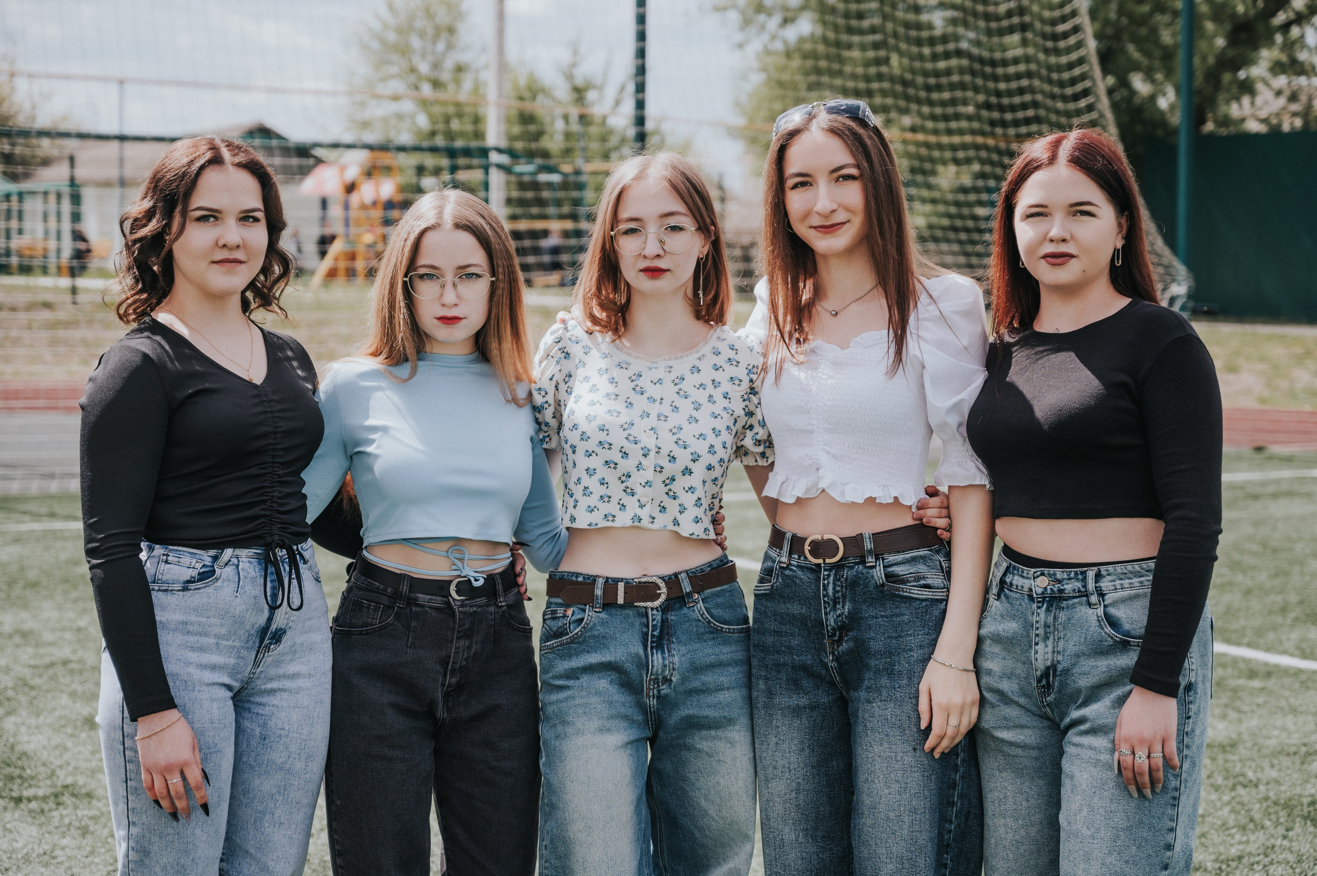 Спортплощадка. Выпускные альбомы и Школьный фотограф в Алексеевке, Бирюче, Красном