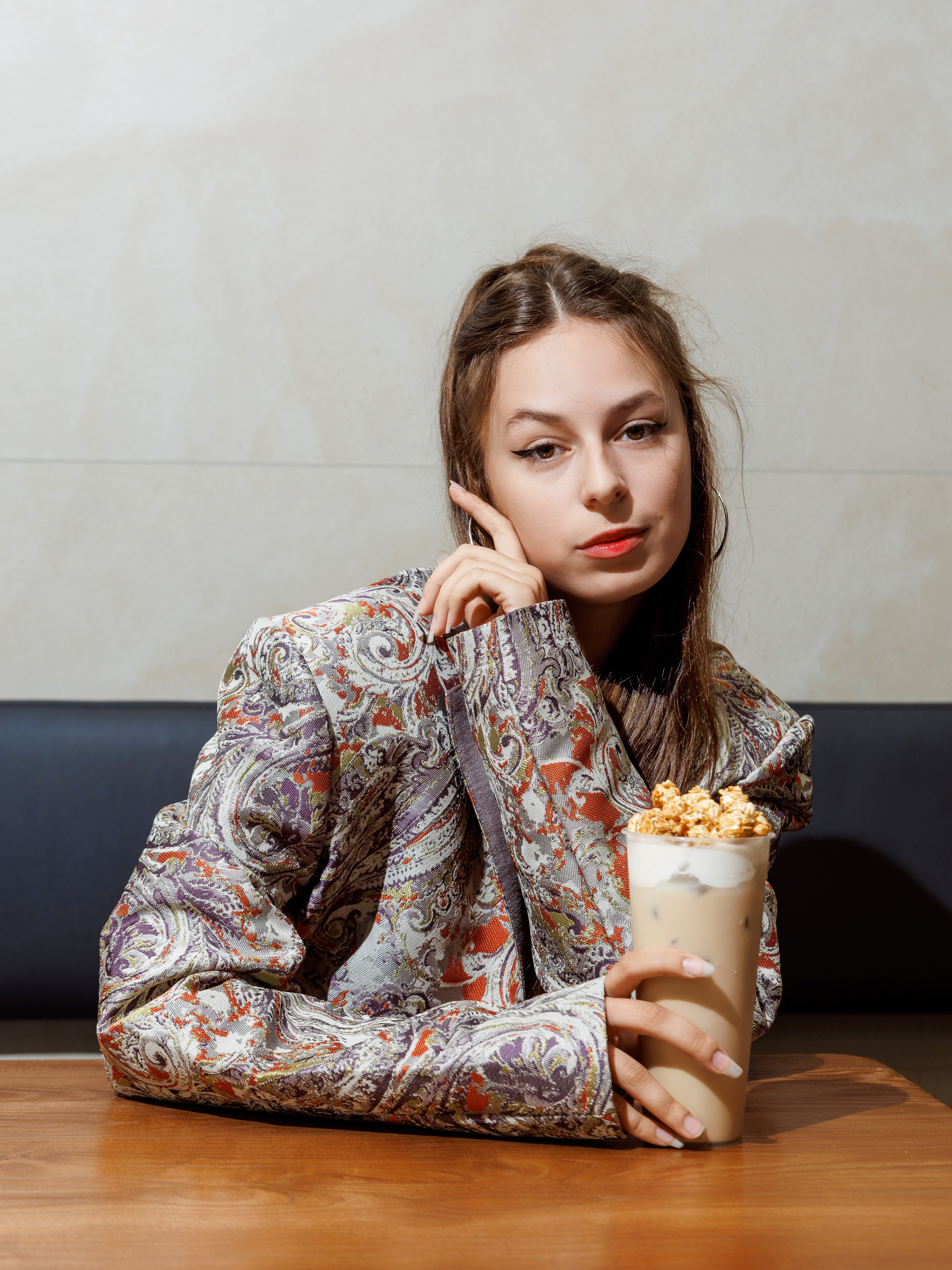 TONY CLOU. Съёмка в кофейне. Фотограф Виталий Хайлов, Екатеринбург