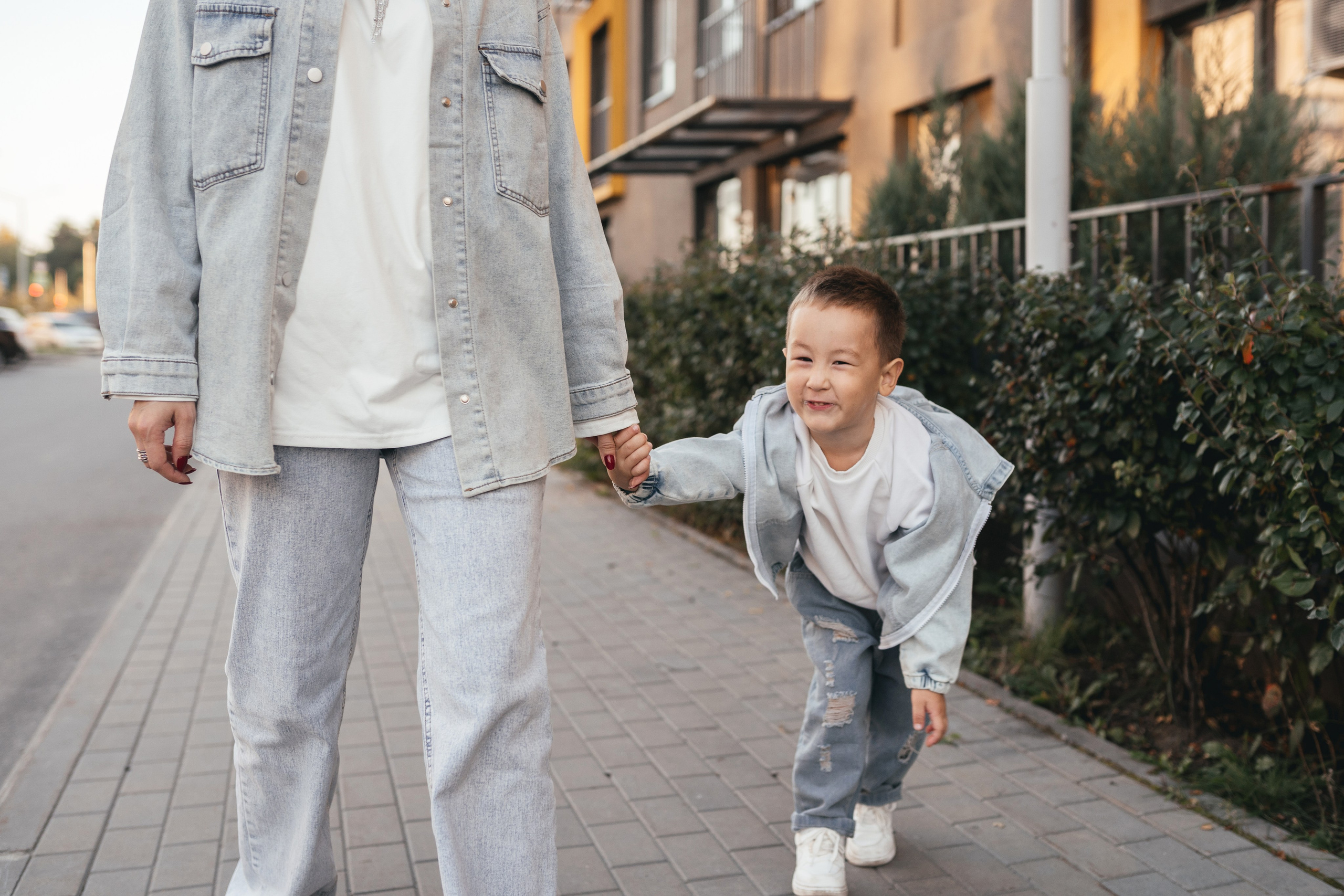 Прогулка в своем дворе. Семейный фотограф в Тюмени  Утенкова Юлия