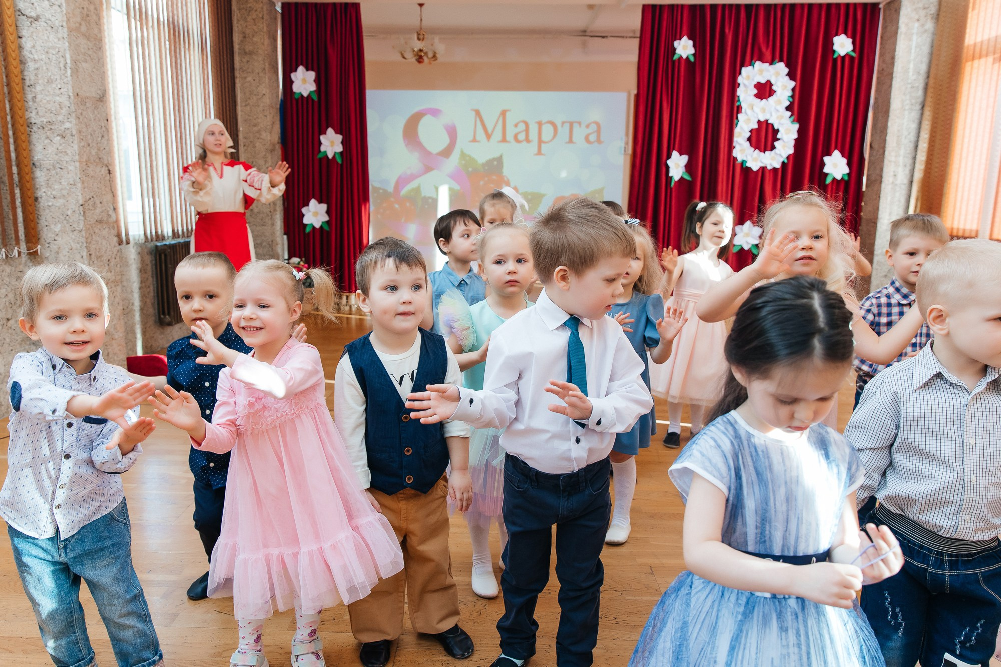 Детский сад № 93 — Утренник (07.03.2023). Свадебный и семейный фотограф Крамар Наталья