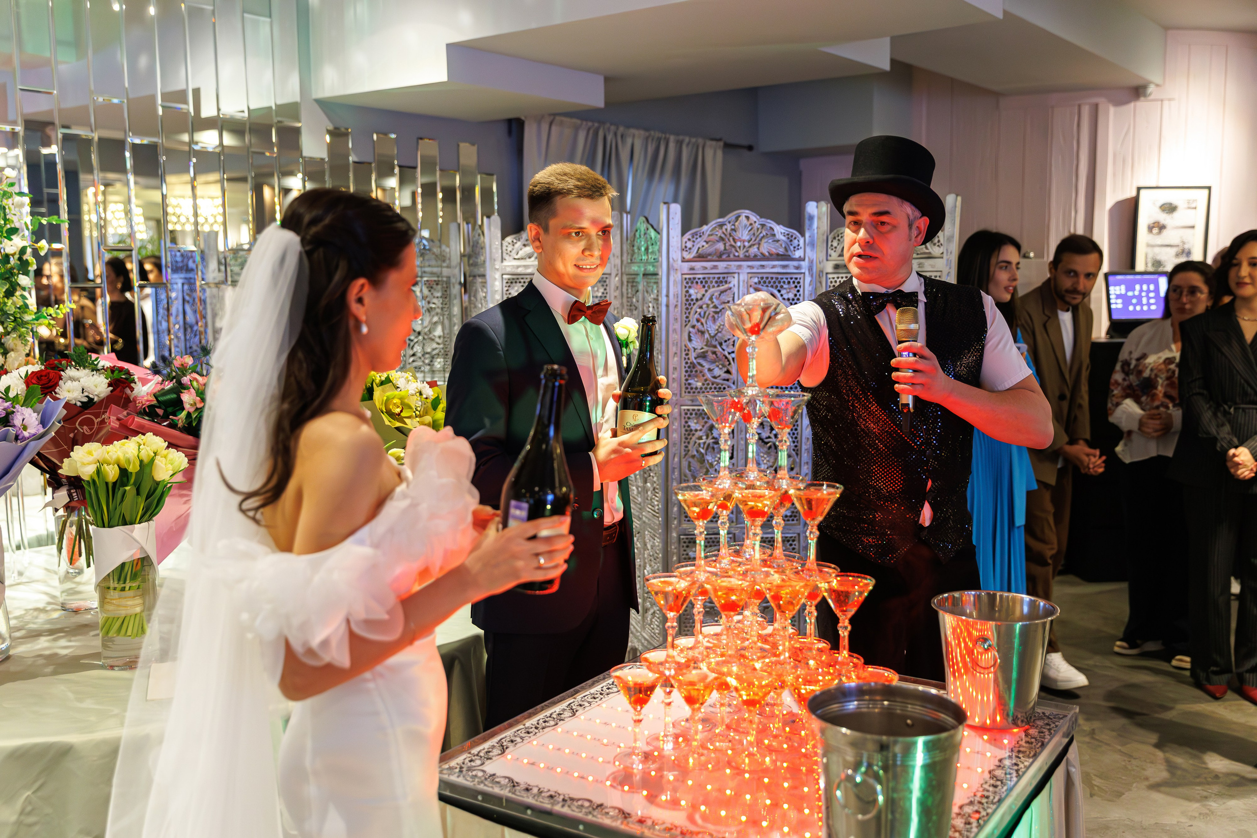 Свадебная фотосессия и сборы в гостинице Националь. Свадебный фотограф Москва и МО Сергей Киржаев