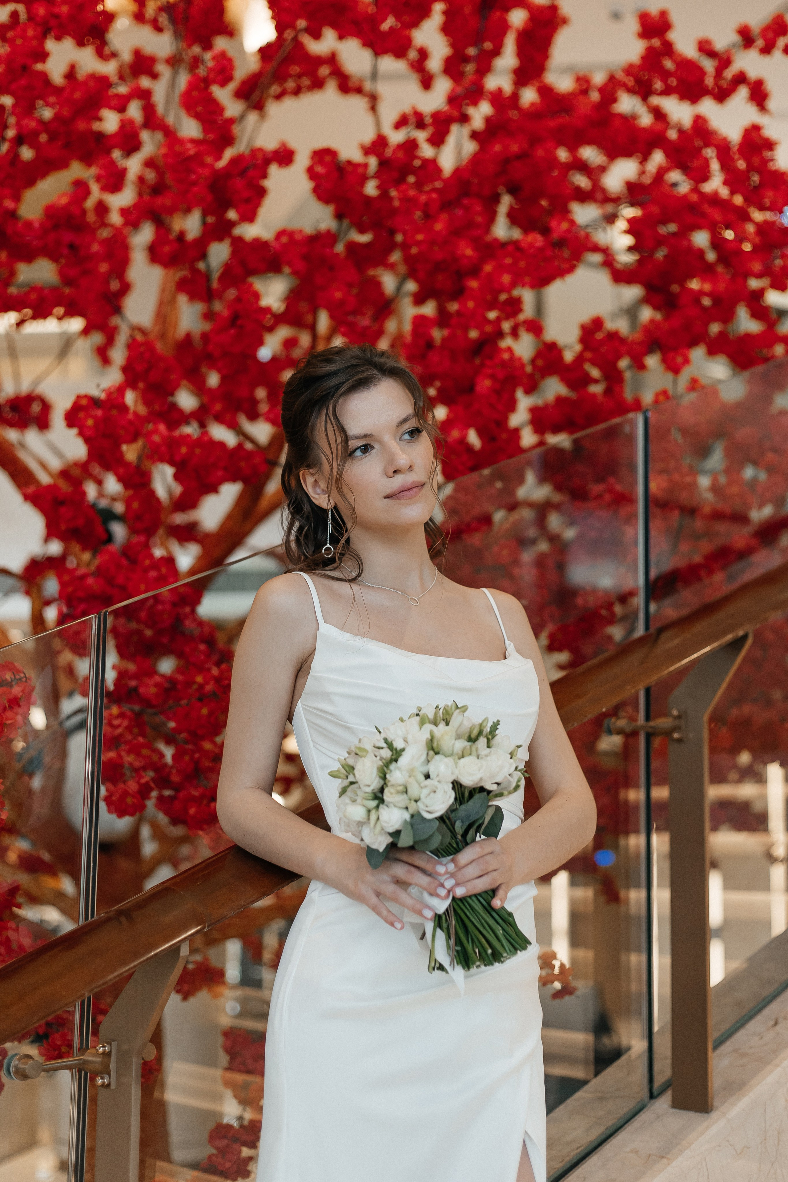 Свадебная фотосессия в холле отеля Soluxe Hotel Moscow