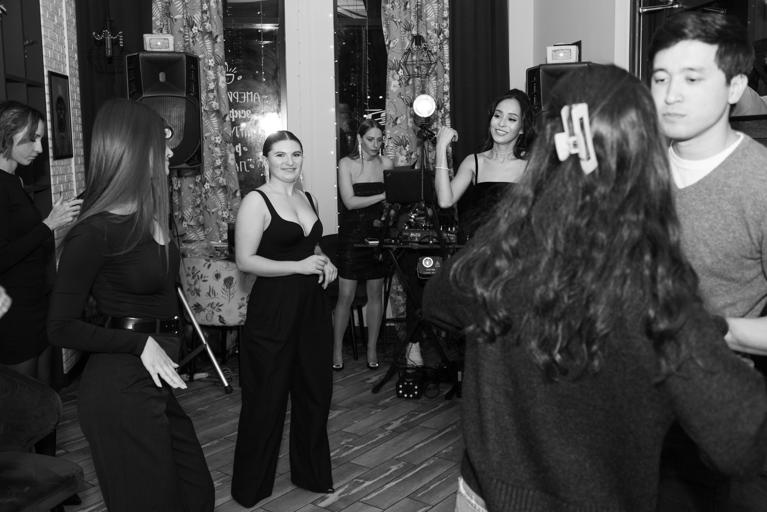 День Рожденья. Портретный Студийный и уличный фотограф Москва. Индивидуальные, Семейные, Беременность, Будуар, Каталог, контент съемки для блога и бизнеса