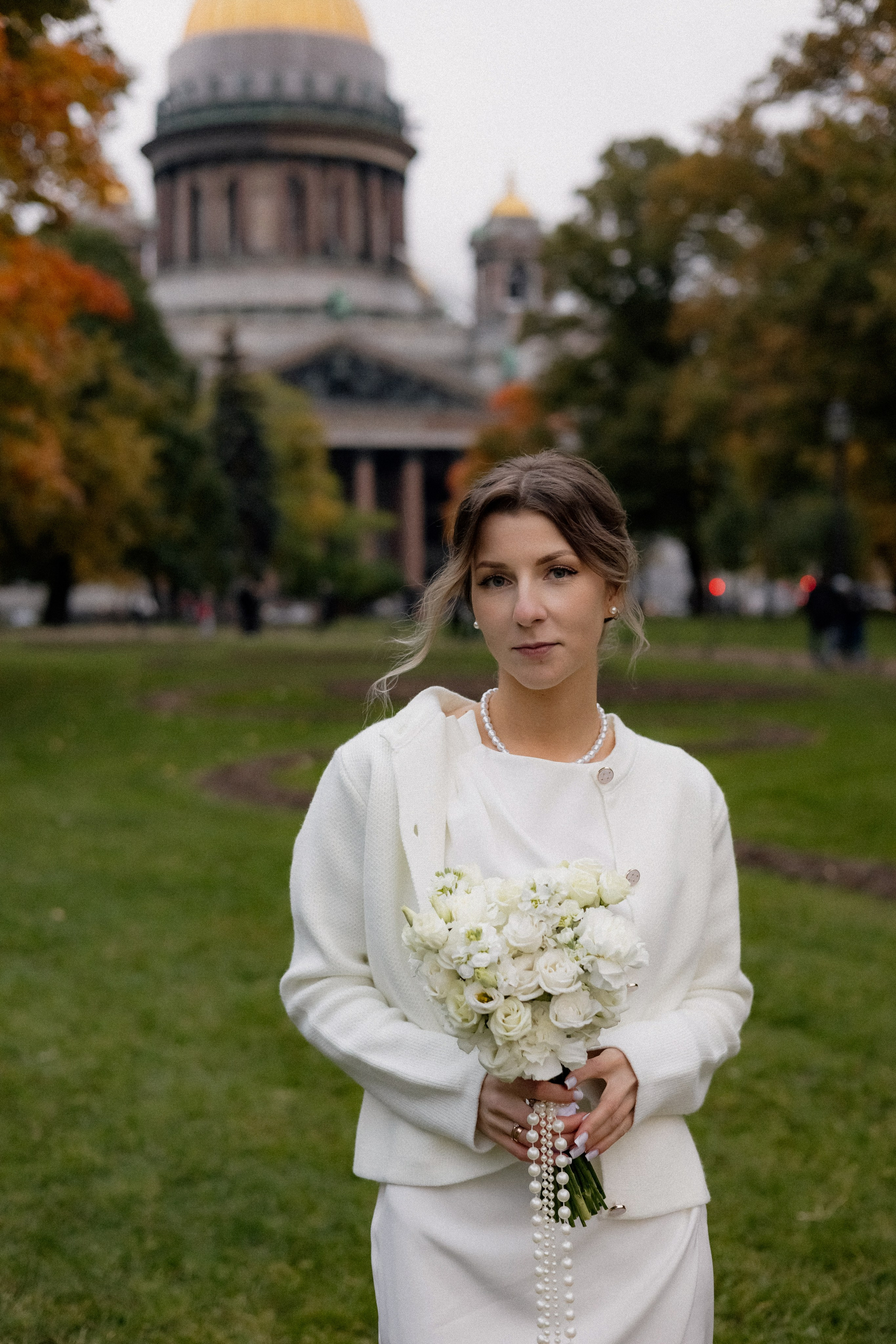 Свадебная прогулка у Исаакия. Свадебный фотограф в Санкт-Петербурге Ксения Кобышева
