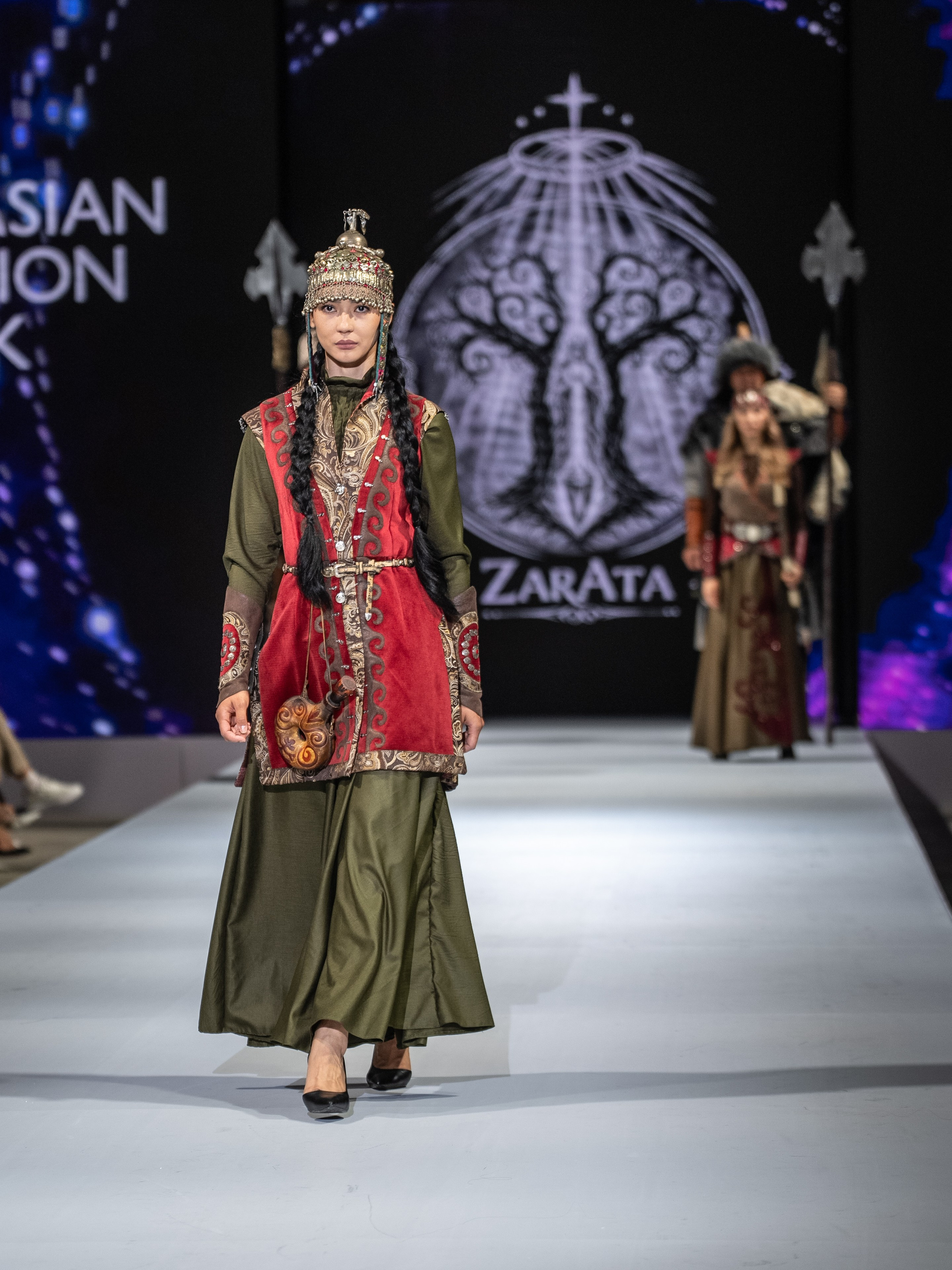 EURASIAN FASHION WEEK Lo Zarata. Сайт Алматинского НЮ АРТ, будуар и фэшн фотографа Дениса Карпенко
