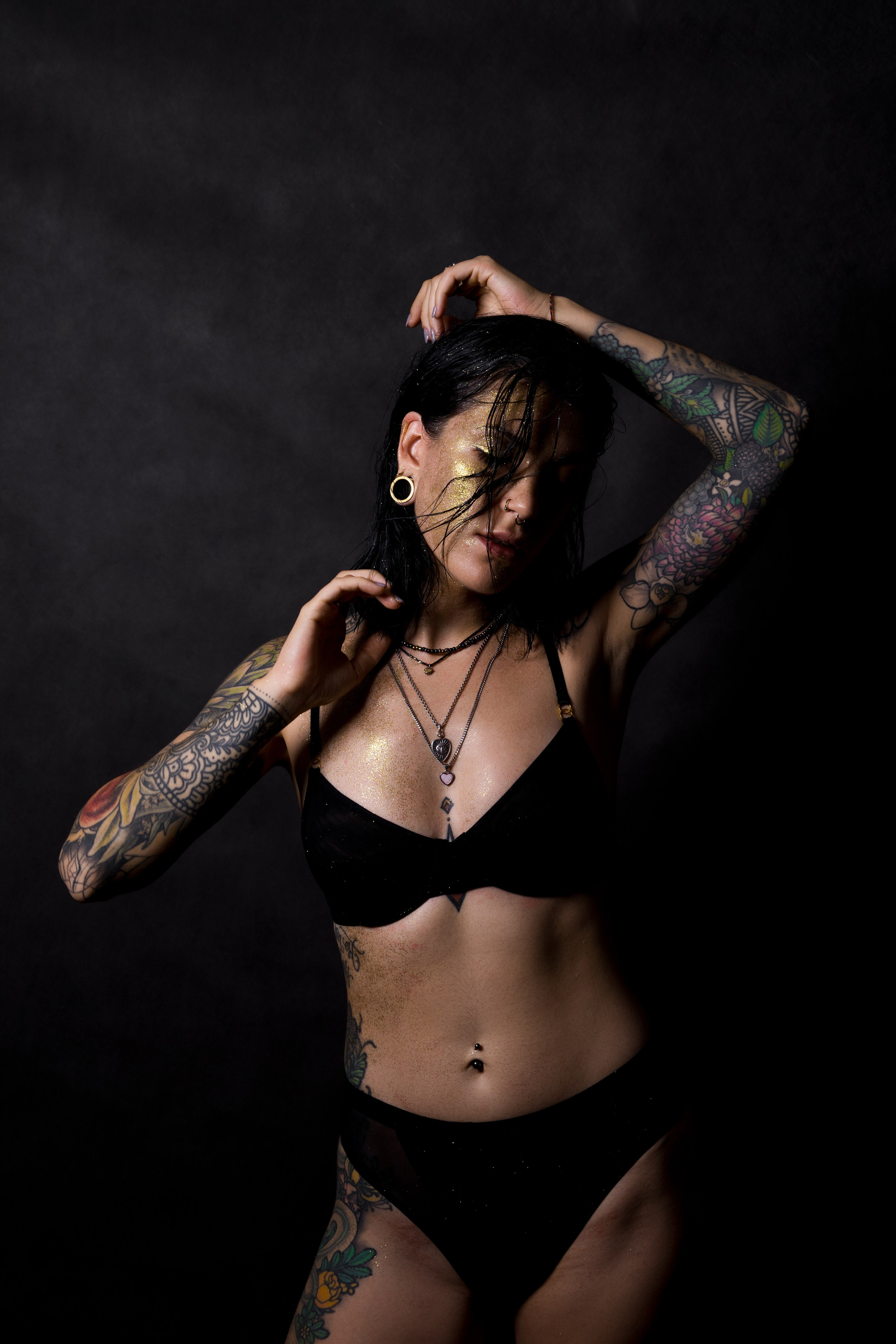 В белье. Photomantis