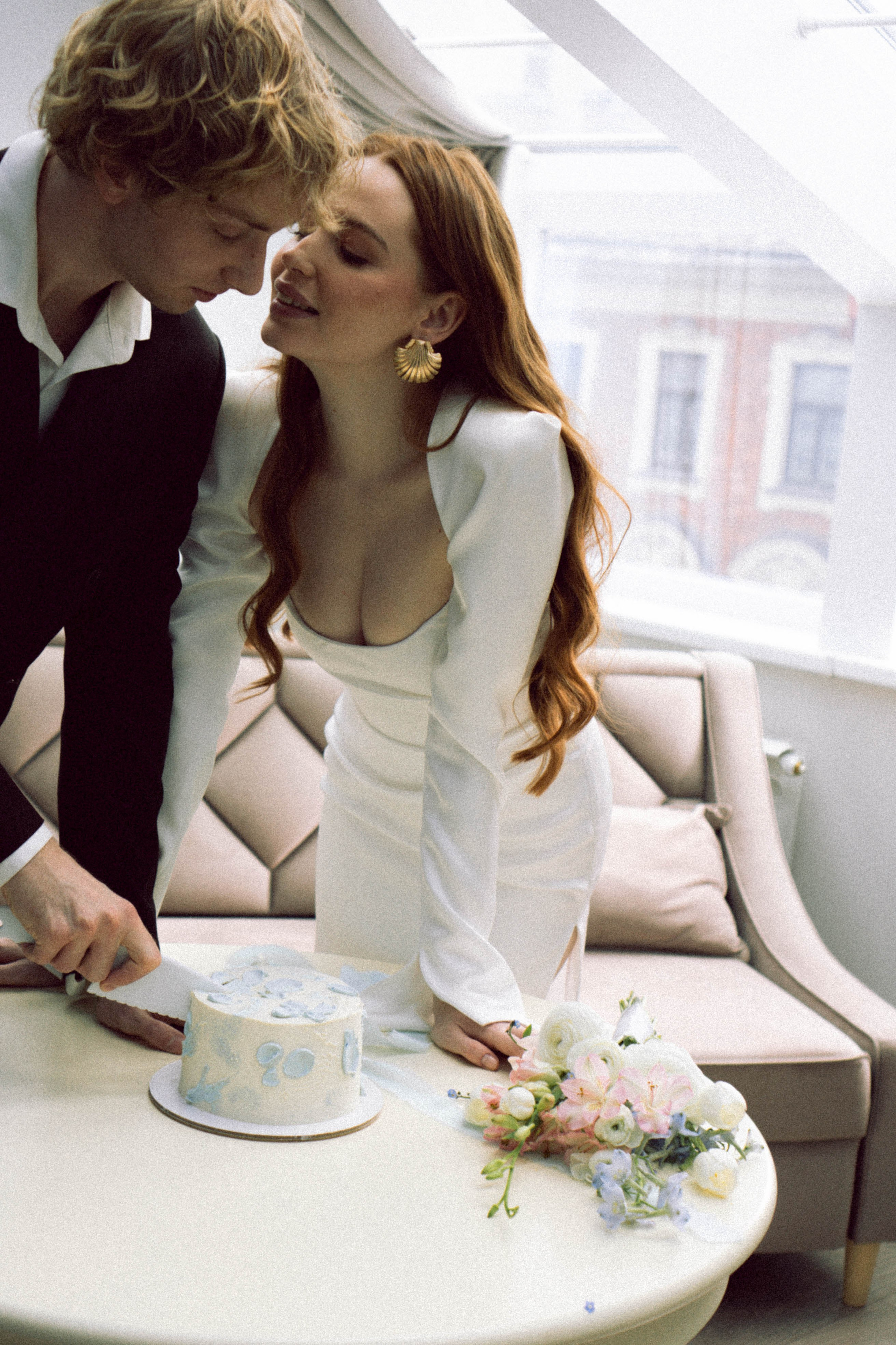 СВАДЕБНАЯ СЬЕМКА В ОТЕЛЕ. СБОРЫ ЖЕНИХА И НЕВЕСТЫ И ТАКЖЕ ТОР И ПОДГОТОВКА К ПРОГУЛКЕ. Профессиональный фотограф, Санкт-Петербург — Виктория Богомолова