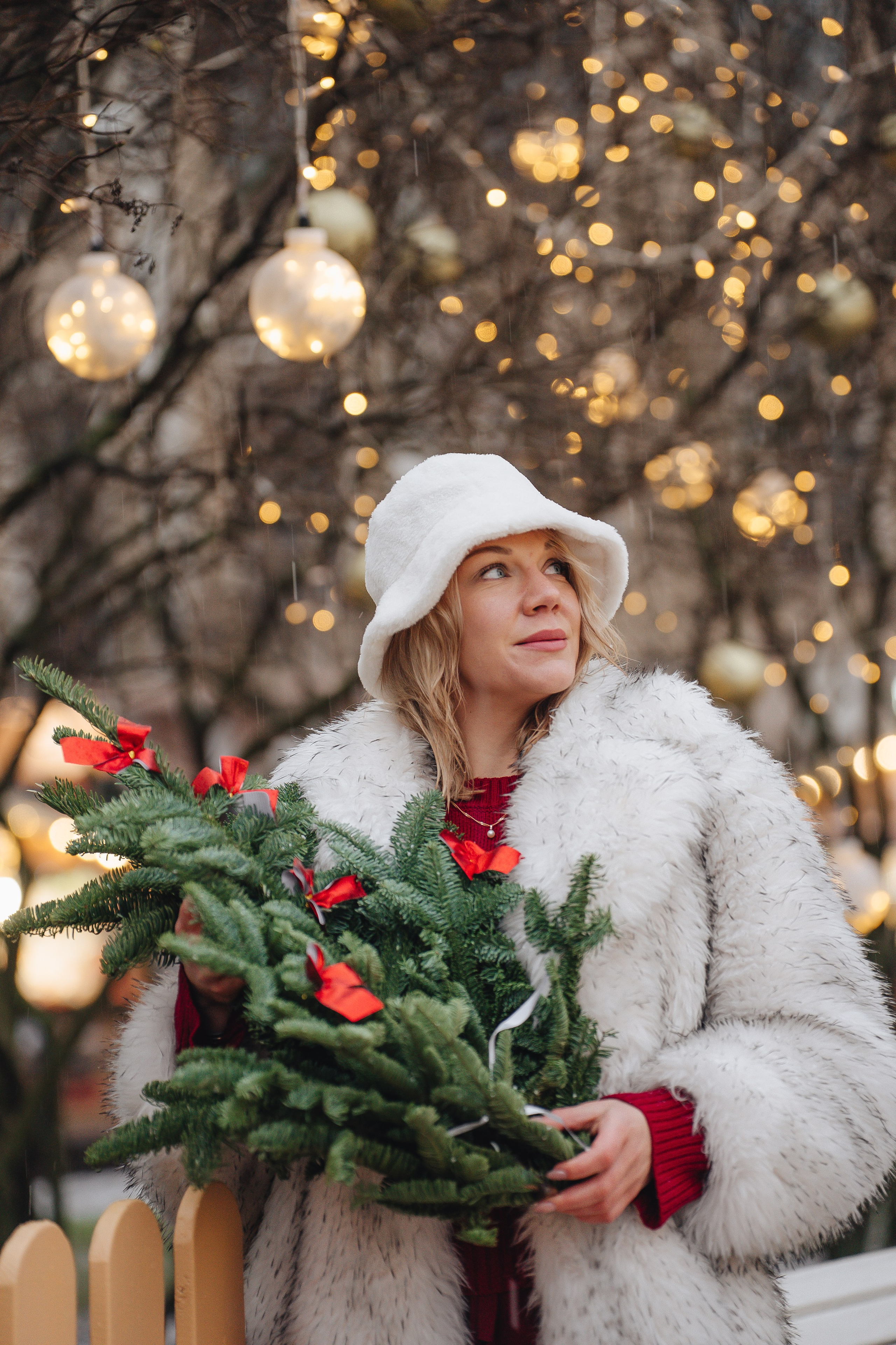 ПРОГУЛКА НА МАНЕЖНОЙ ПЛОЩАДИ ДЛЯ ДЕВУШКИ ПЕРЕД НОВЫМ ГОДОМ (НОВОГОДНЯЯ ФОТОСЕССИИЯ НА МАНЕЖНОЙ ПЛОЩАДИ). Профессиональный фотограф, Санкт-Петербург — Виктория Богомолова