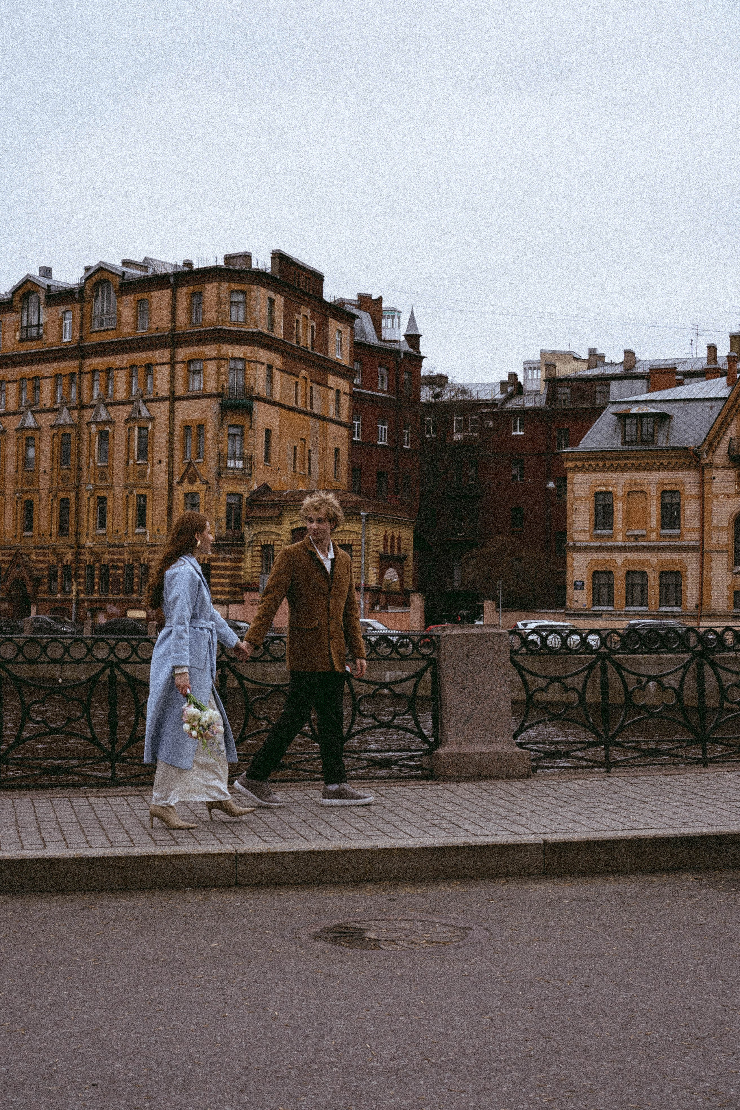 СВАДЕБНАЯ СЬЕМКА В ОТЕЛЕ. СБОРЫ ЖЕНИХА И НЕВЕСТЫ И ТАКЖЕ ТОР И ПОДГОТОВКА К ПРОГУЛКЕ И ПРОГУЛКА ПО ПЕТРОГРАДКЕ. Профессиональный фотограф, Санкт-Петербург — Виктория Богомолова