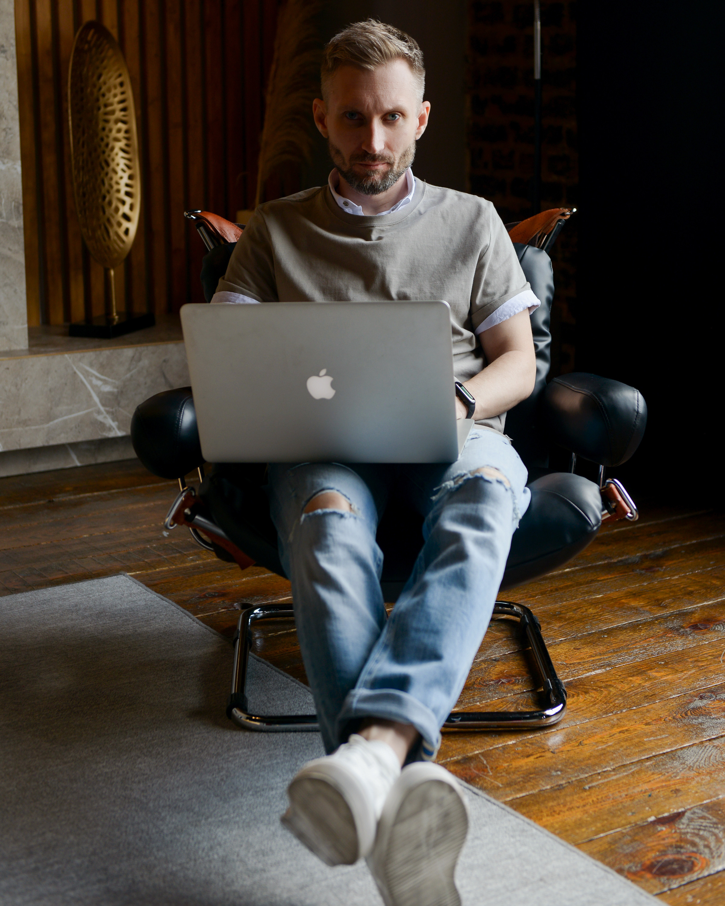 Деловой портрет. Фотосъемка для маркетплейс в Краснодаре