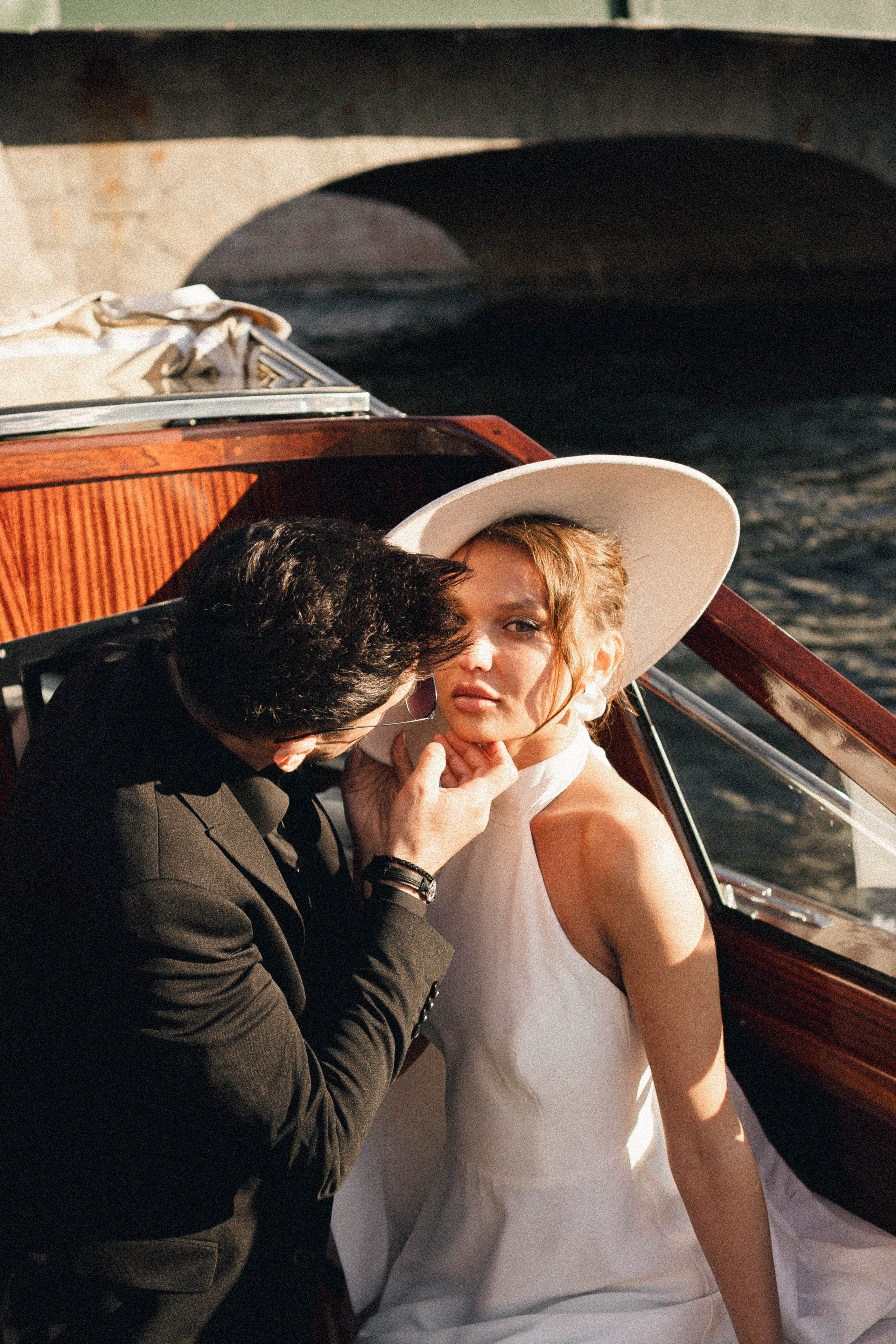 СВАДЕНБНАЯ СЬЕМКА НА КАТЕРЕ ПО КАНАЛАМ САНКТ-ПЕТЕРБУРГА И В АКВАТОРИИ НЕВЫ. Профессиональный фотограф, Санкт-Петербург — Виктория Богомолова