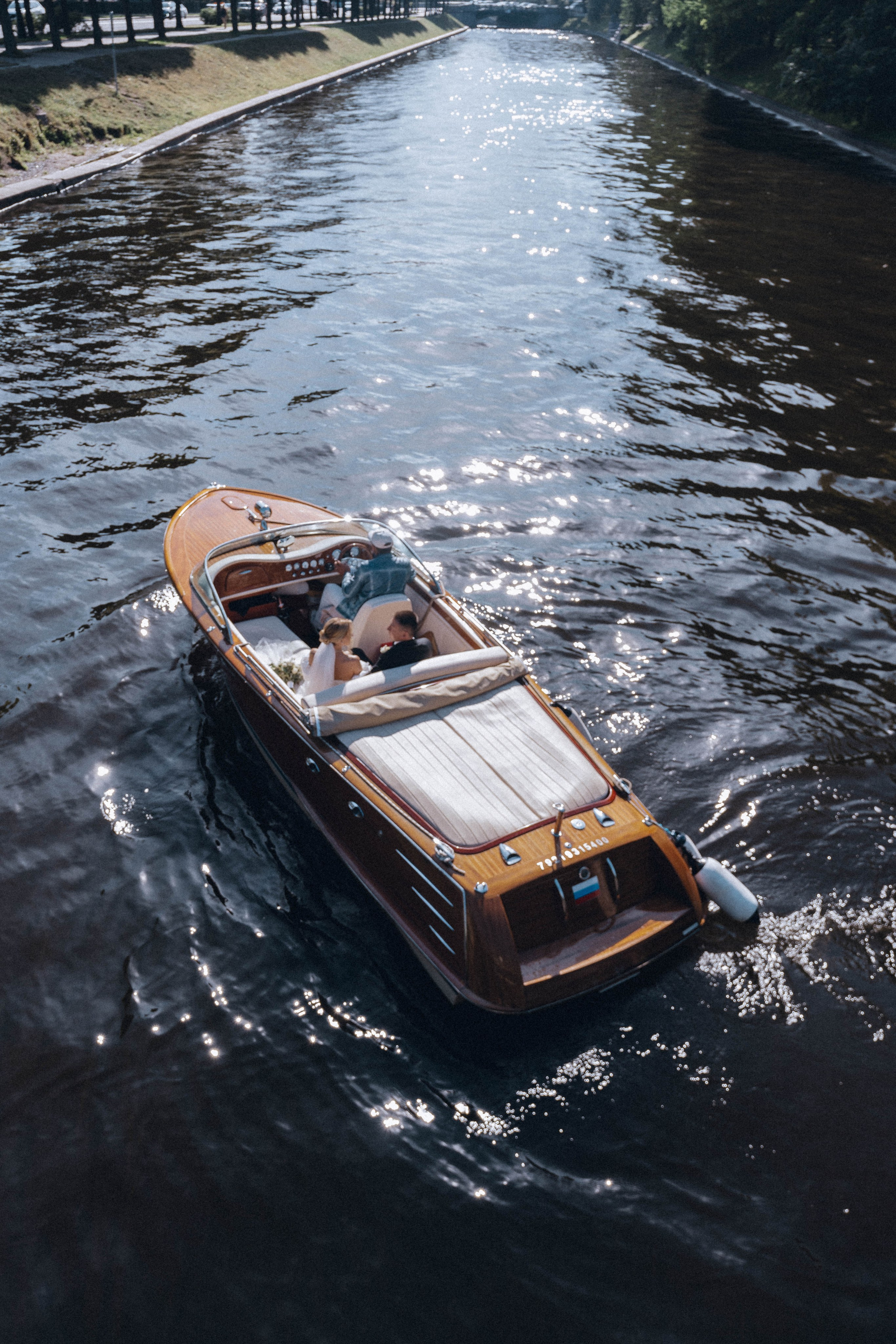 СВАДЕНБНАЯ СЬЕМКА НА КАТЕРЕ ПО КАНАЛАМ САНКТ-ПЕТЕРБУРГА И В АКВАТОРИИ НЕВЫ. Профессиональный фотограф, Санкт-Петербург — Виктория Богомолова