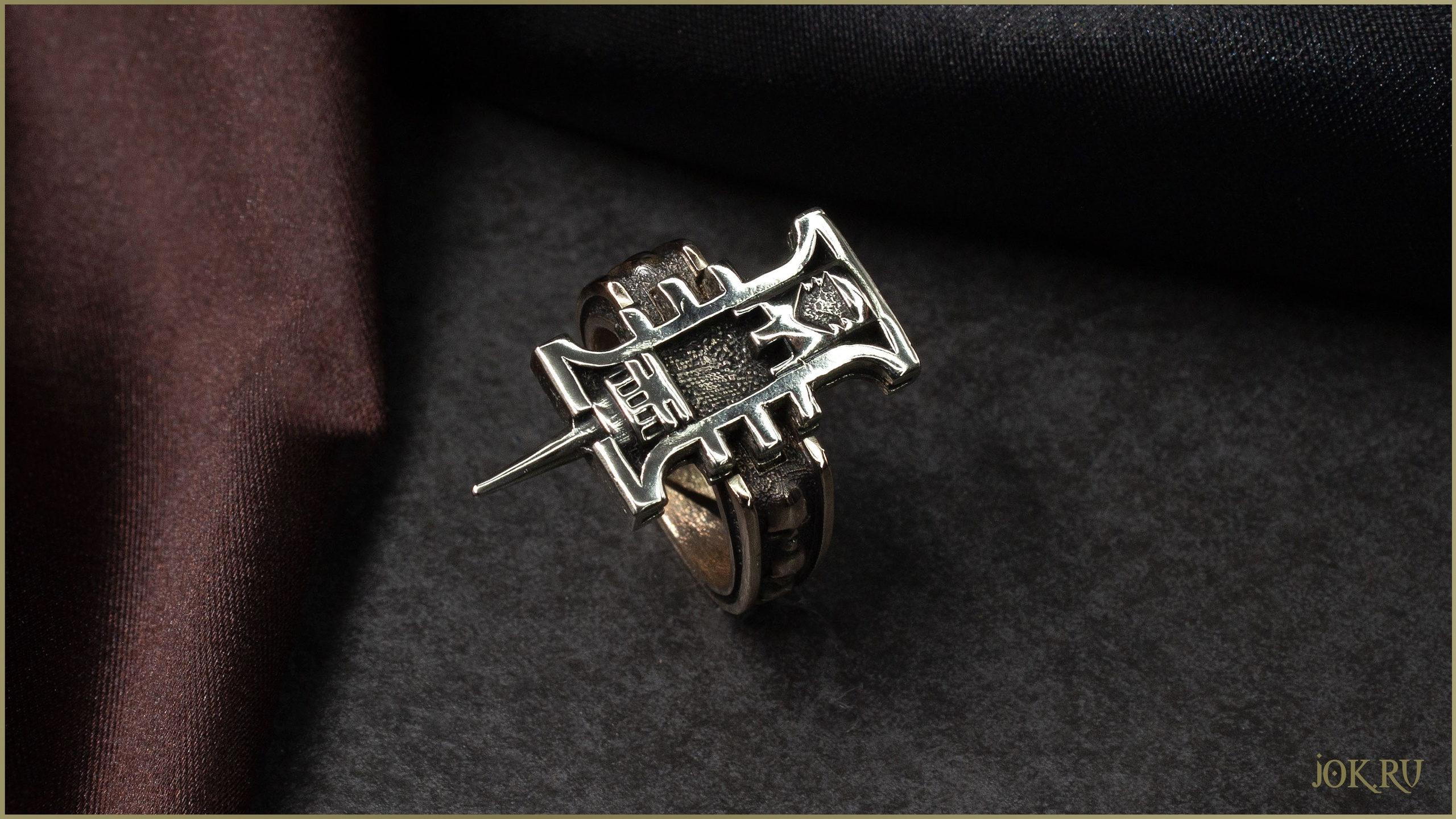 Атрибутика по мотивам игры Warhammer 40 000. Украшения - кулоны, кольца, серьги, значки изготовление на заказ в Мастерской Joker-studio