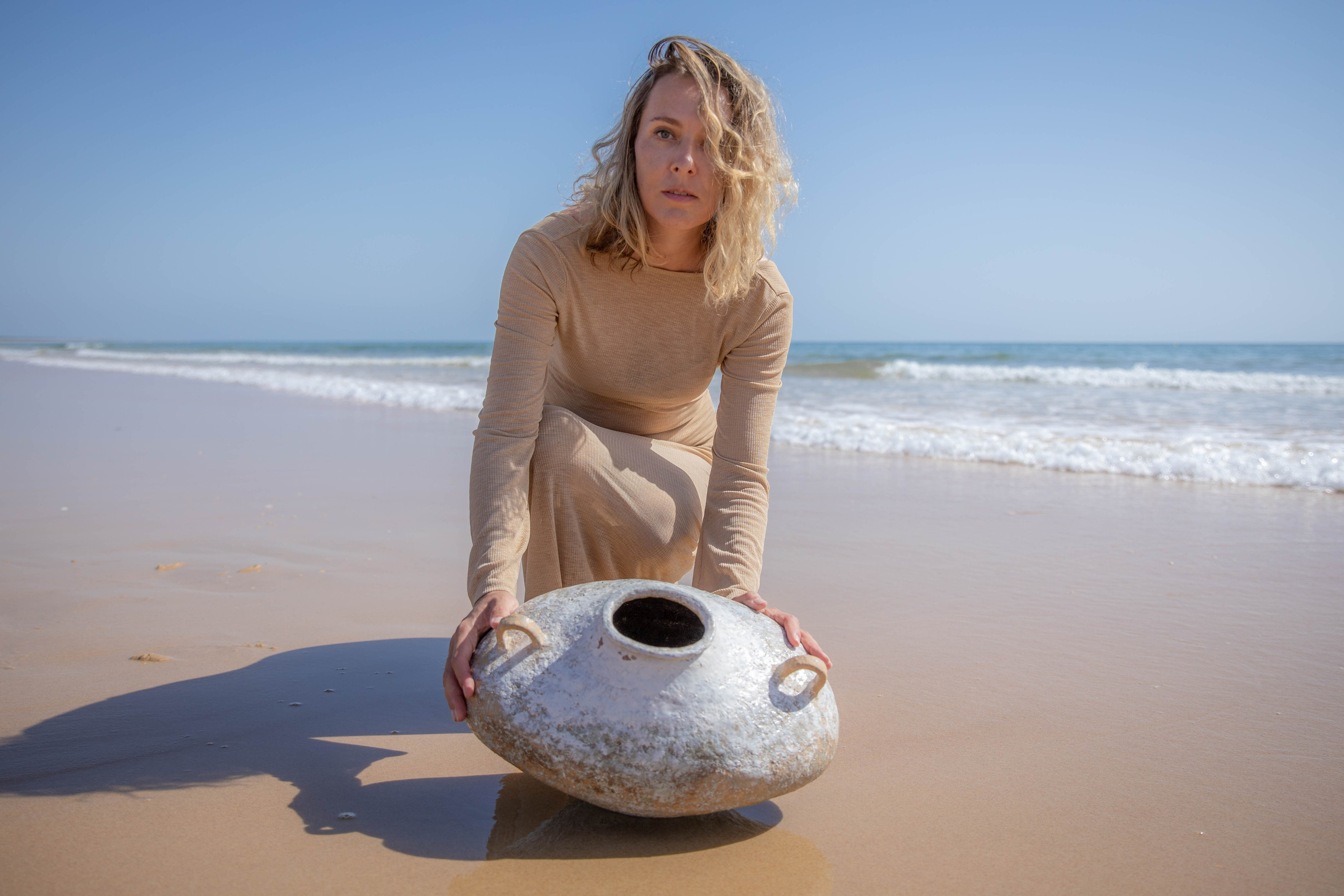 VAVA × Oksana Lomnova — A Creative Collaboration by the Ocean. Professional Photographer in Portugal. Oksana Lomnova