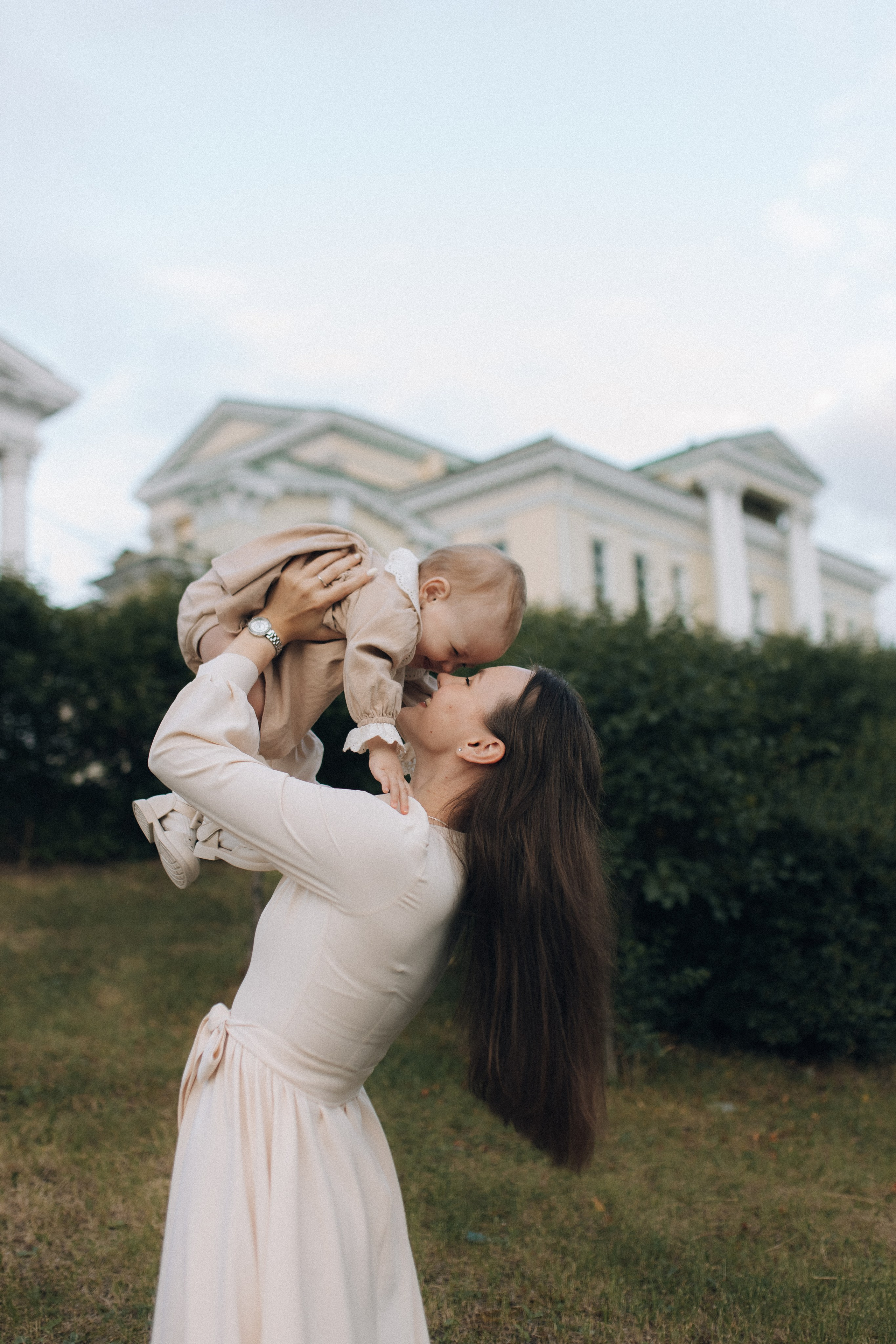 Семейная фотосессия летом в городе. Семейный фотограф Екатеринбург Черепанова Олеся