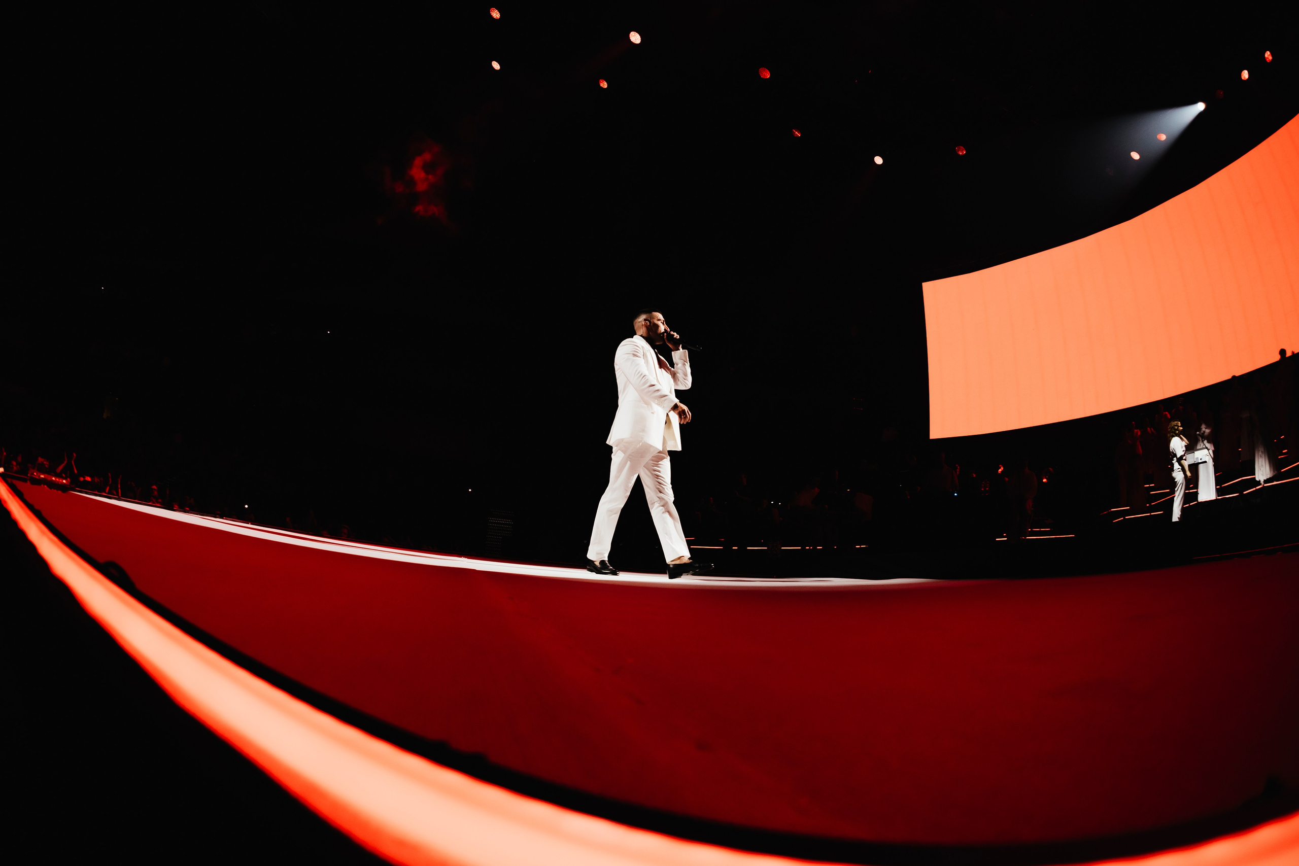 Концерт L’ONE с хором и симфоническим оркестром в Live Арене 19 октября 2025. Репортажный, event, концертный и backstage фотограф из Москвы Виталий Кривцов