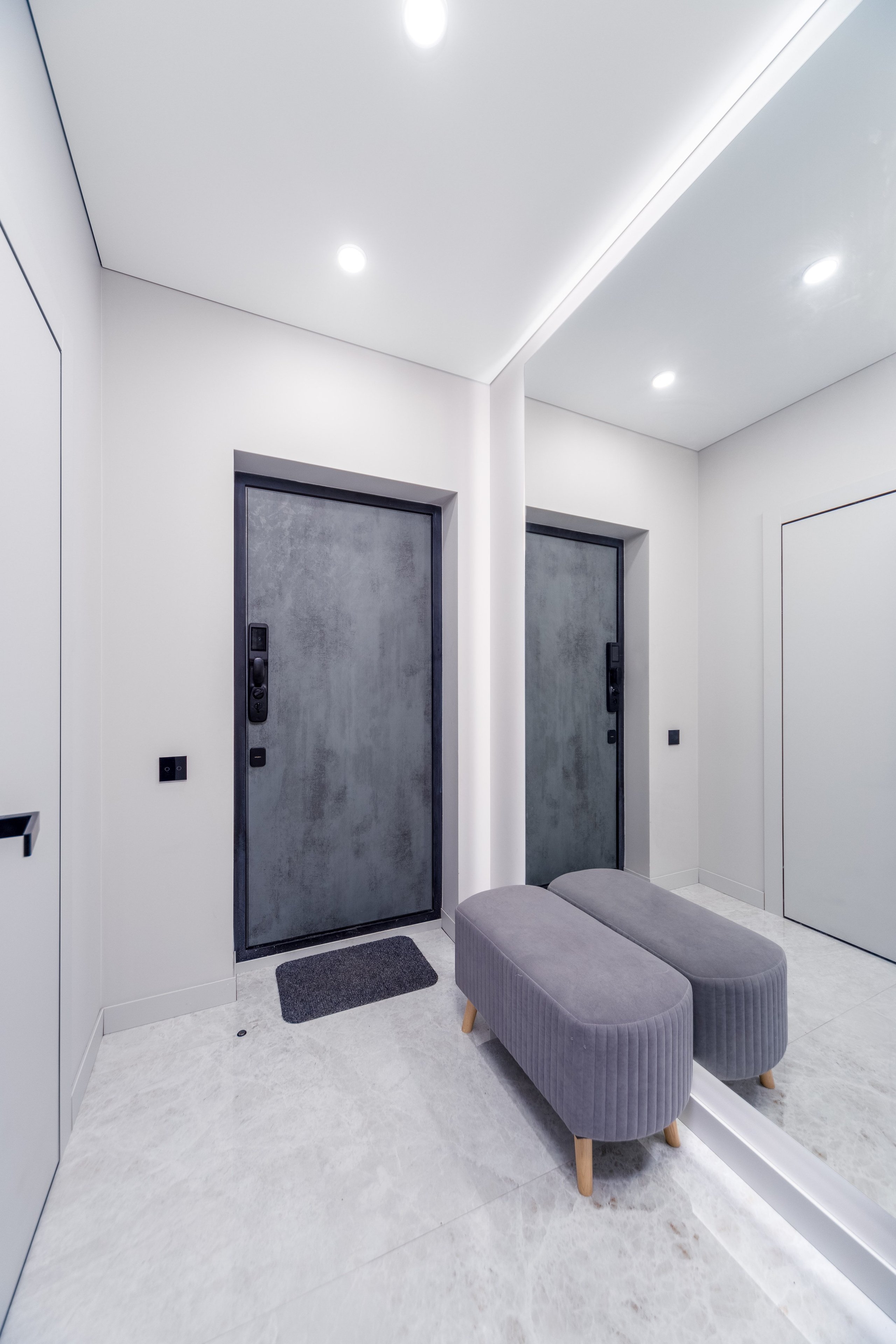 Интерьер прихожей в евро-3 квартире в ЖК Минск Мир