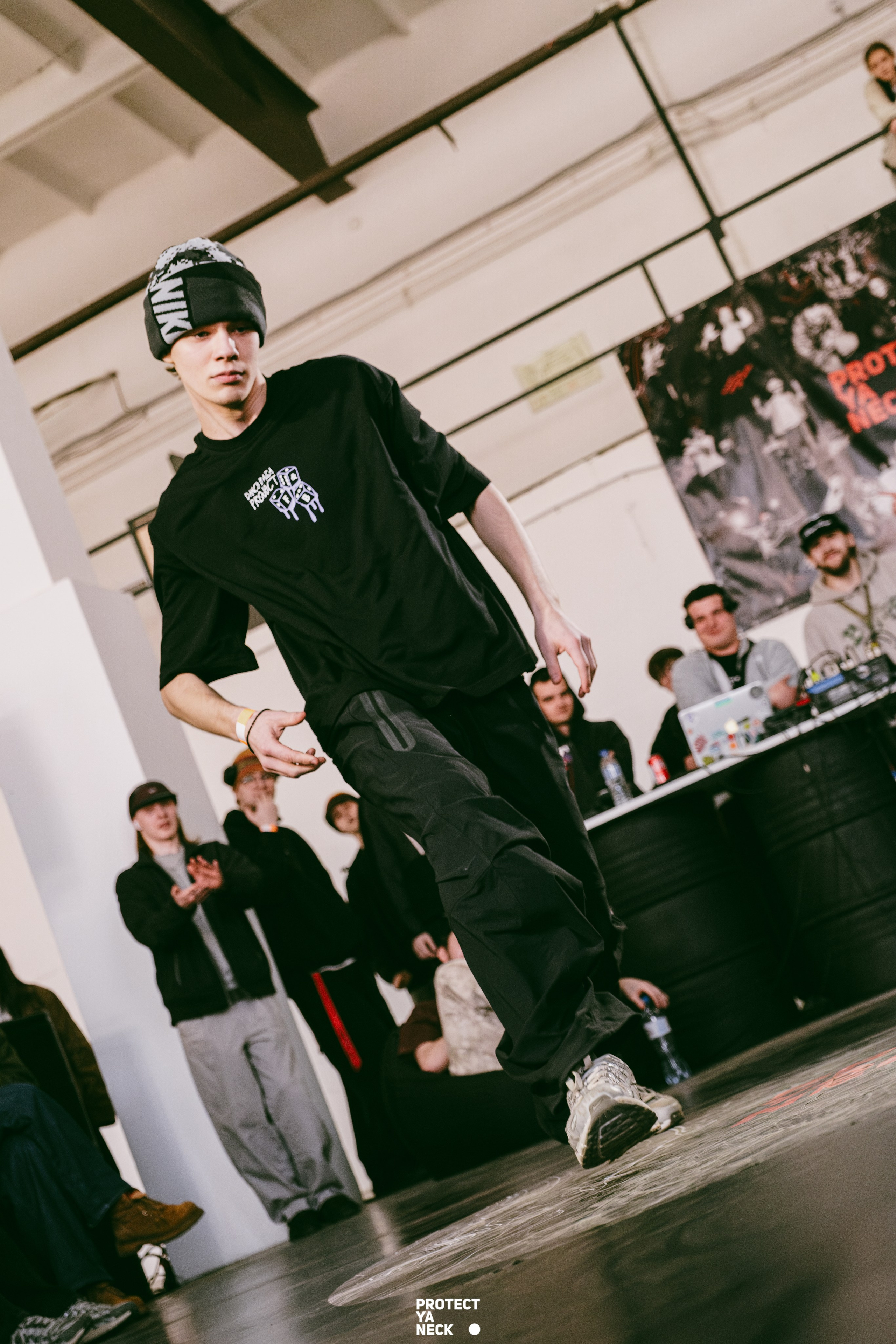 PROTECT YA NECK 22/03 (@youlovebu). Соня бу тебя сфоткала
