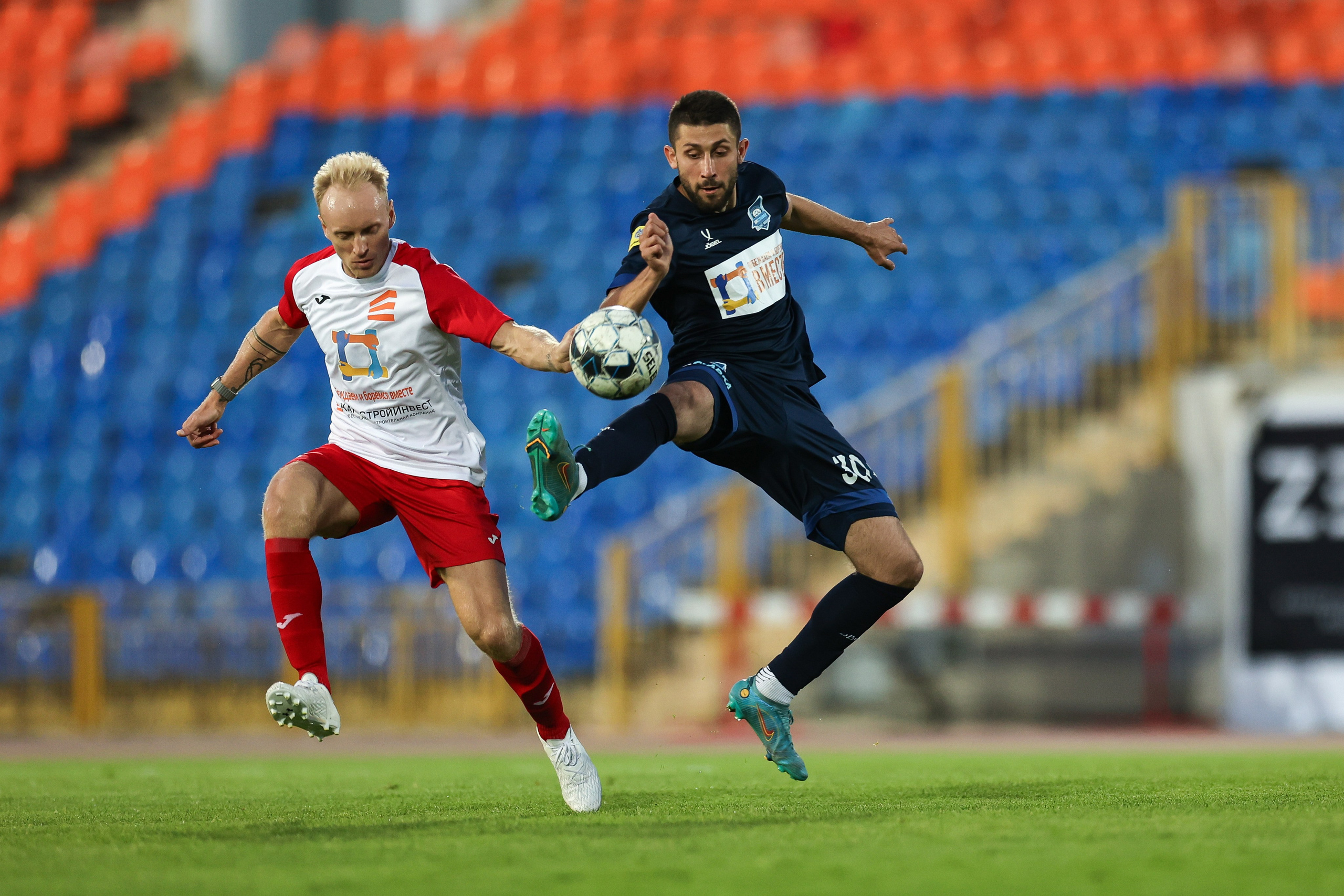 Благотворительный футбольный матч Друзья Бурмистрова vs ФК Fight Nights. Спортивный репортажный фотограф Казань Нафис Сиразетдинов