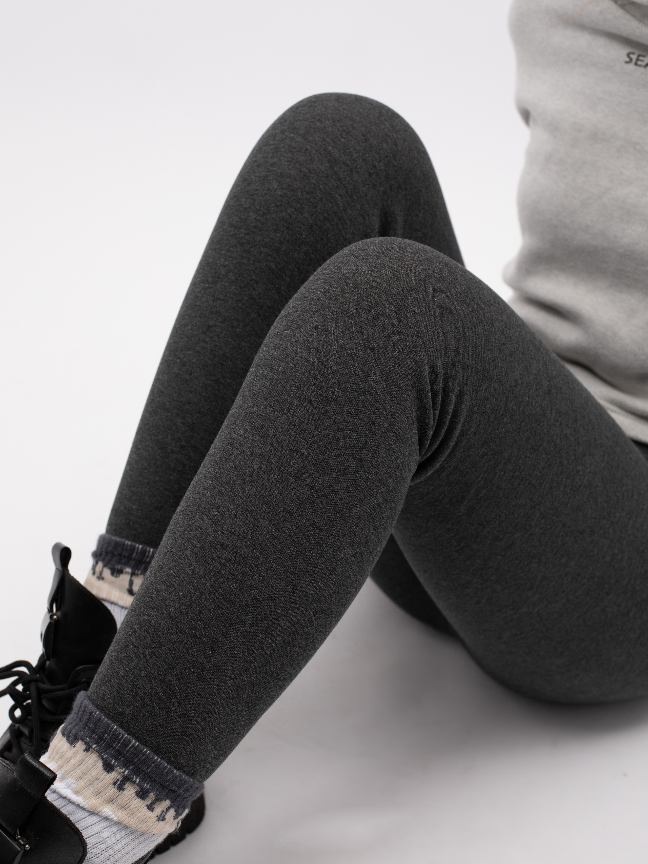 Утепленные лосины. Фотостудия предметной и модельной съёмки для маркетплейсов