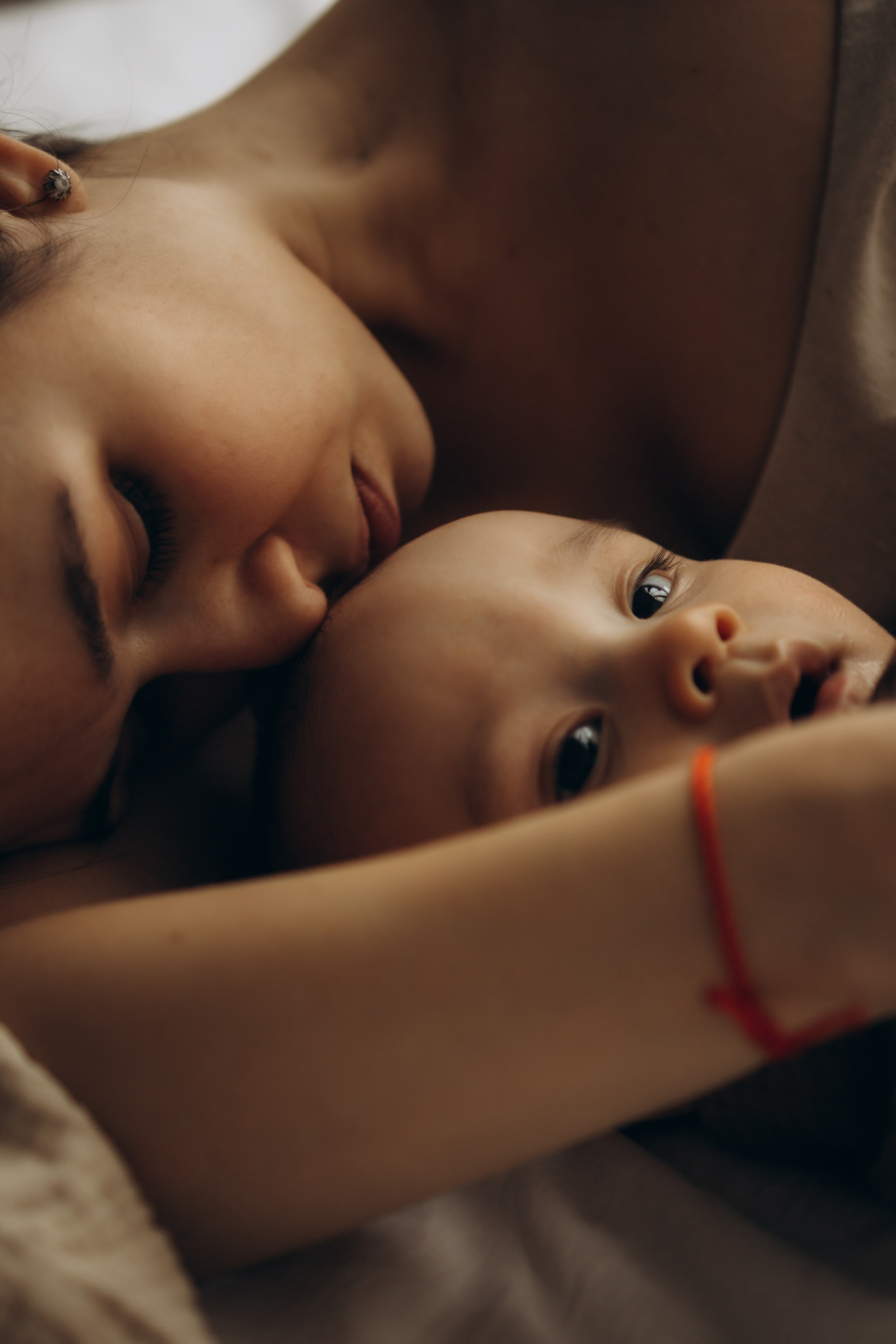 Регина и малыш Дима. Семейный, домашний, ньюборн фотограф Москва Цветкова Елизавета