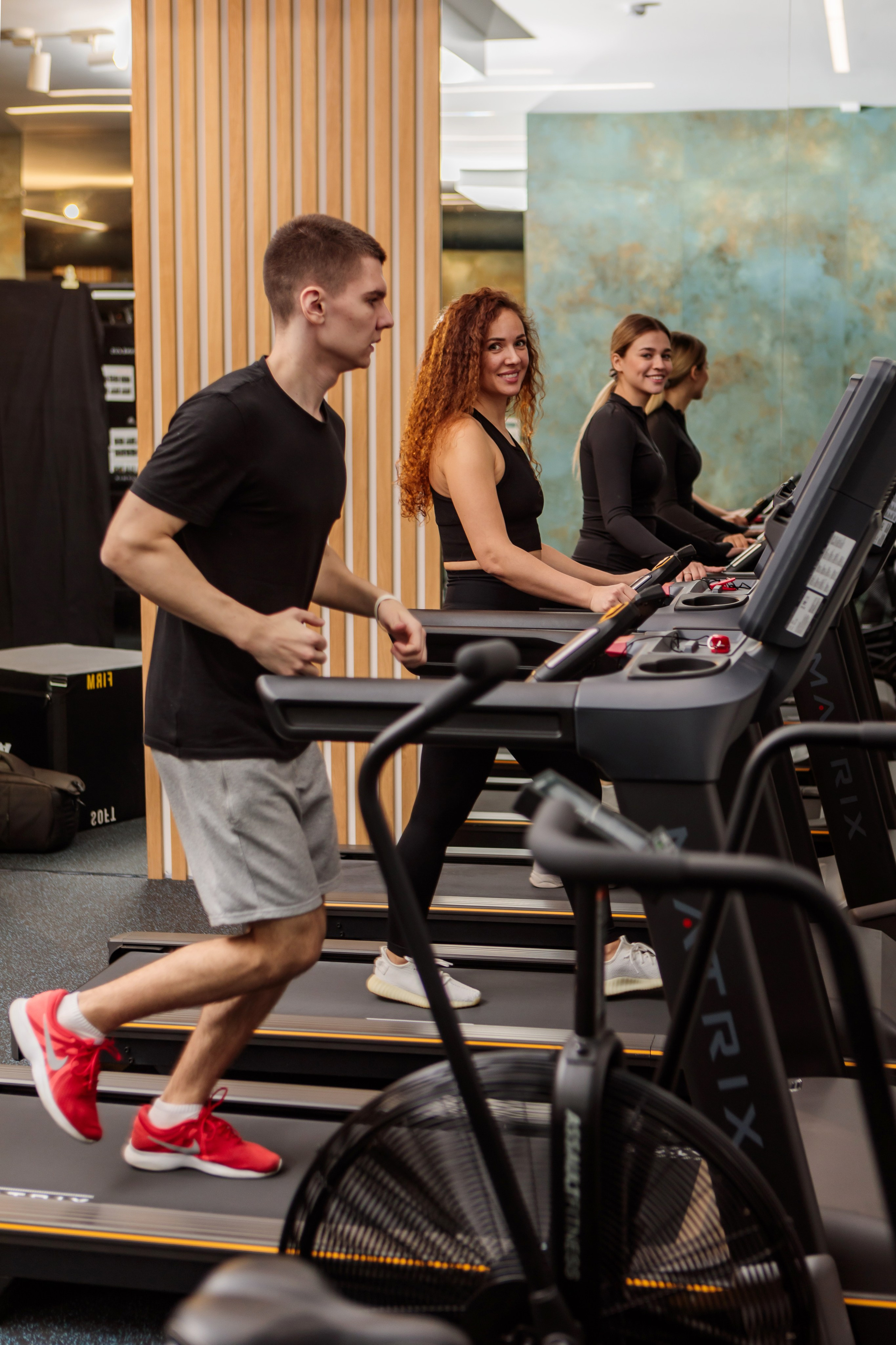 Фитнес-клуб Parus fit. Брук Артём