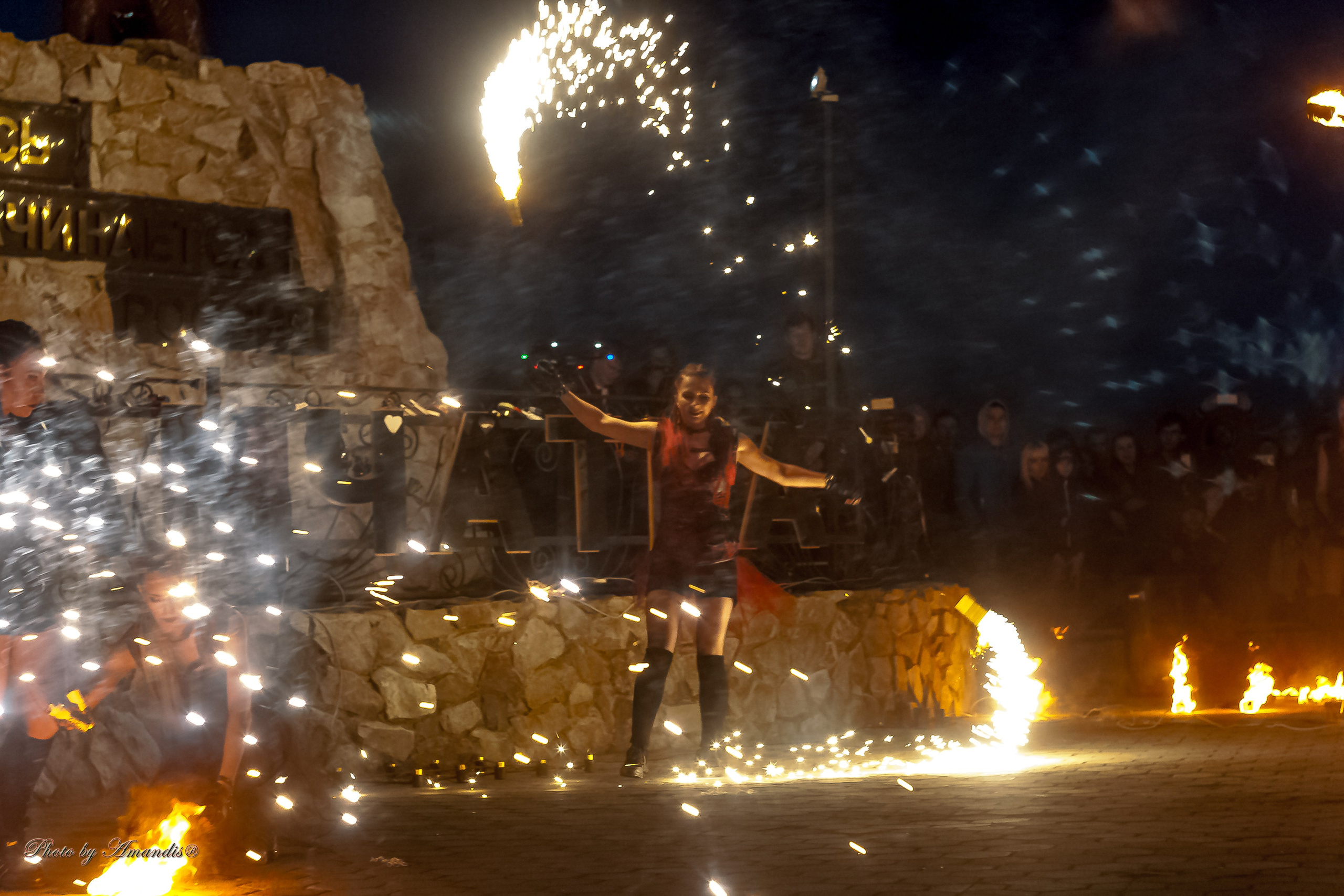 Огненное шоу у памятника «Здесь начинается Россия». Камчатка. Май 2017. Репортажная съемка в Москве и области. Анималистика