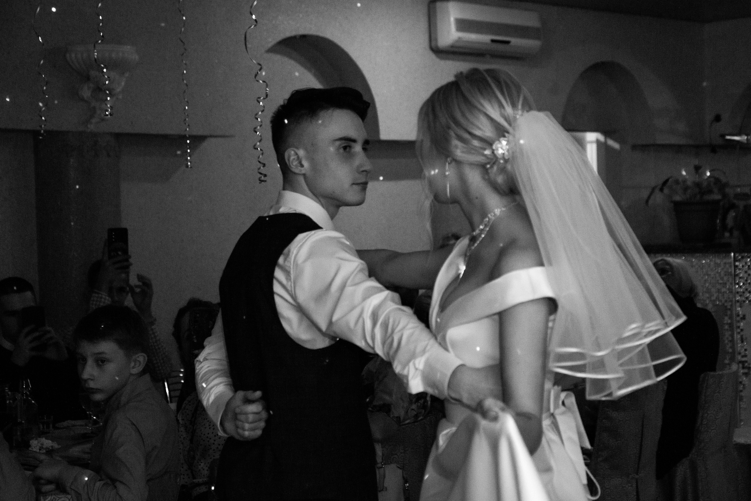 Свадебная фотосессия в Шелехове. Фотограф в Шелехове, лучшие выпускные альбомы в Шелехове