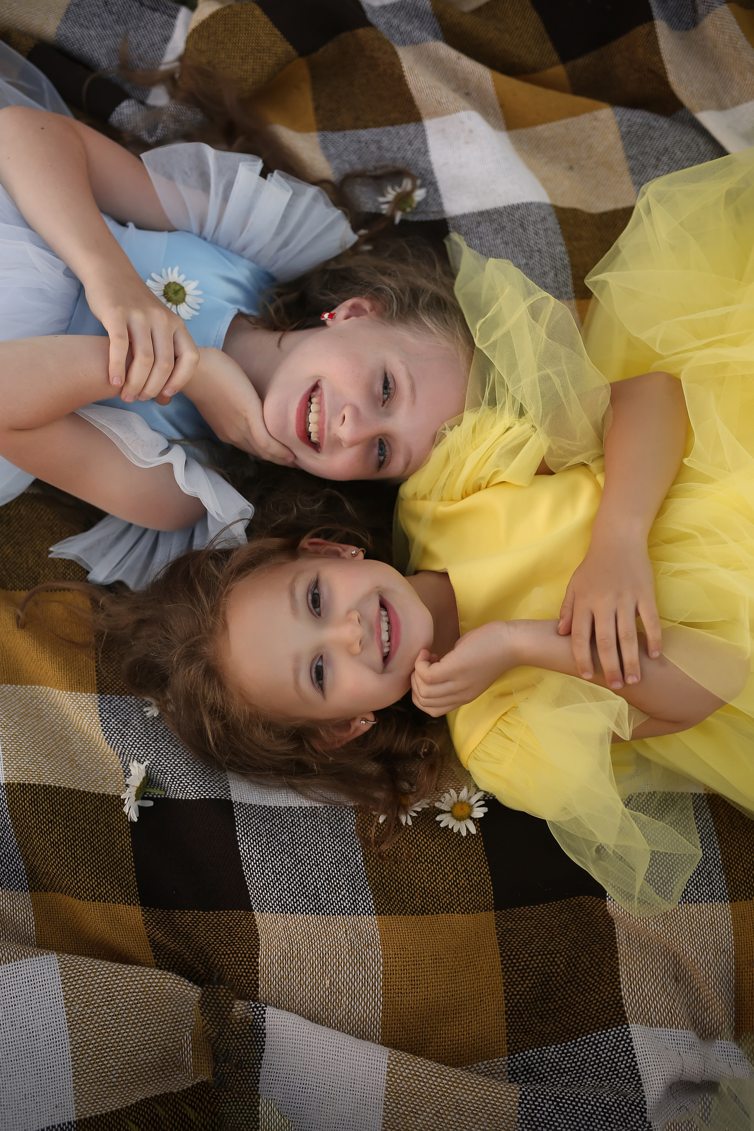 Карина и Даша ромашка. Фотограф на крещение и венчание