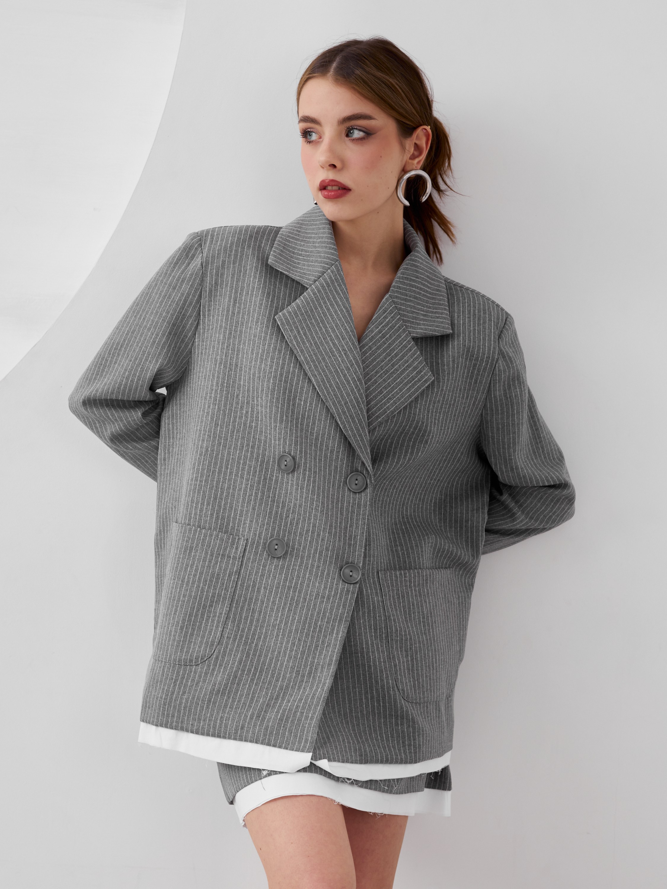 Фотосъемка костюма с юбкой пиджаком Екатеринбург Wildberries ВБ Ozon Озон фотосессия одежды Екб заказать цена фотосъемка товара WB костюмы. Фотограф Екатеринбург Анастасия Жерновская | Маркетплейсы и нейрофото