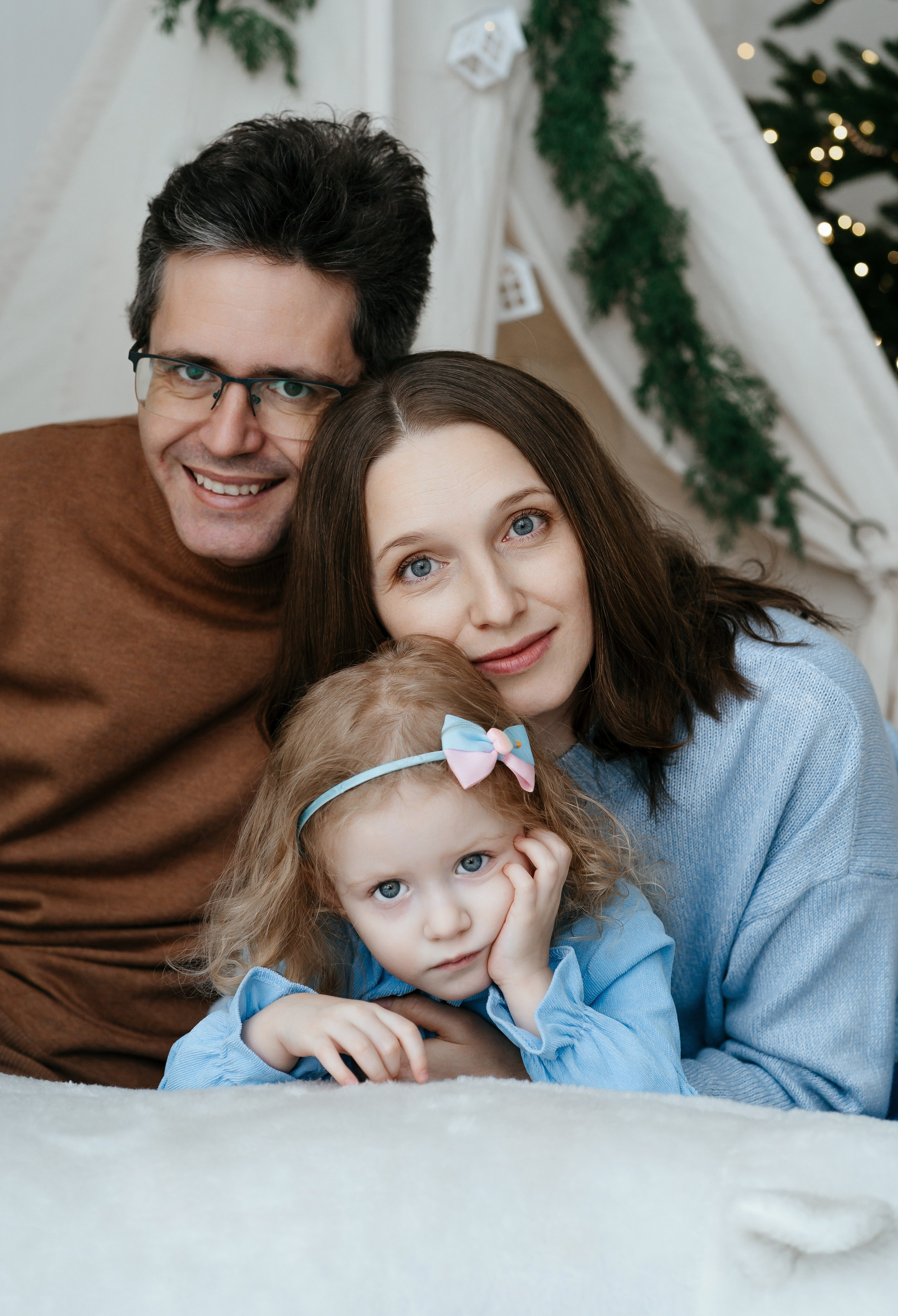 Новогодняя семейная фотосессия. Фотограф Ким Наталья в Красноярске