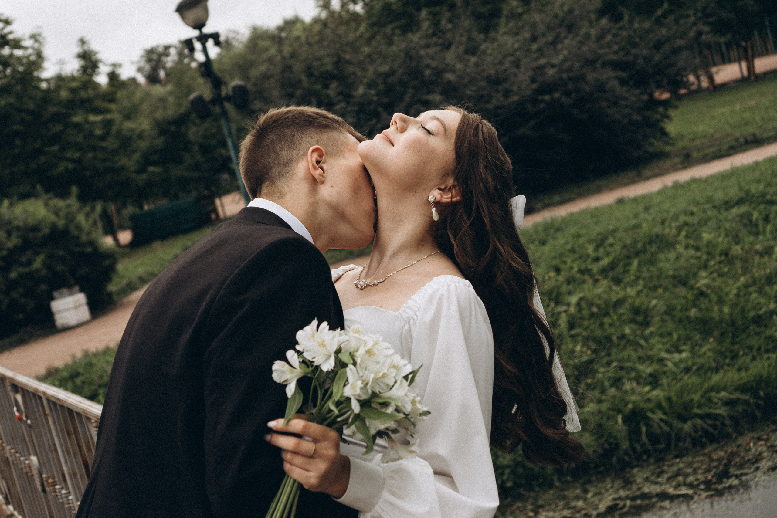 СВАДЕБНАЯ СЬЕМКА В ТАВРИЧЕСКОМ САДУ И ПРОГУЛКА ПО ЧЕРНЫШЕВСКОЙ. Профессиональный фотограф, Санкт-Петербург — Виктория Богомолова
