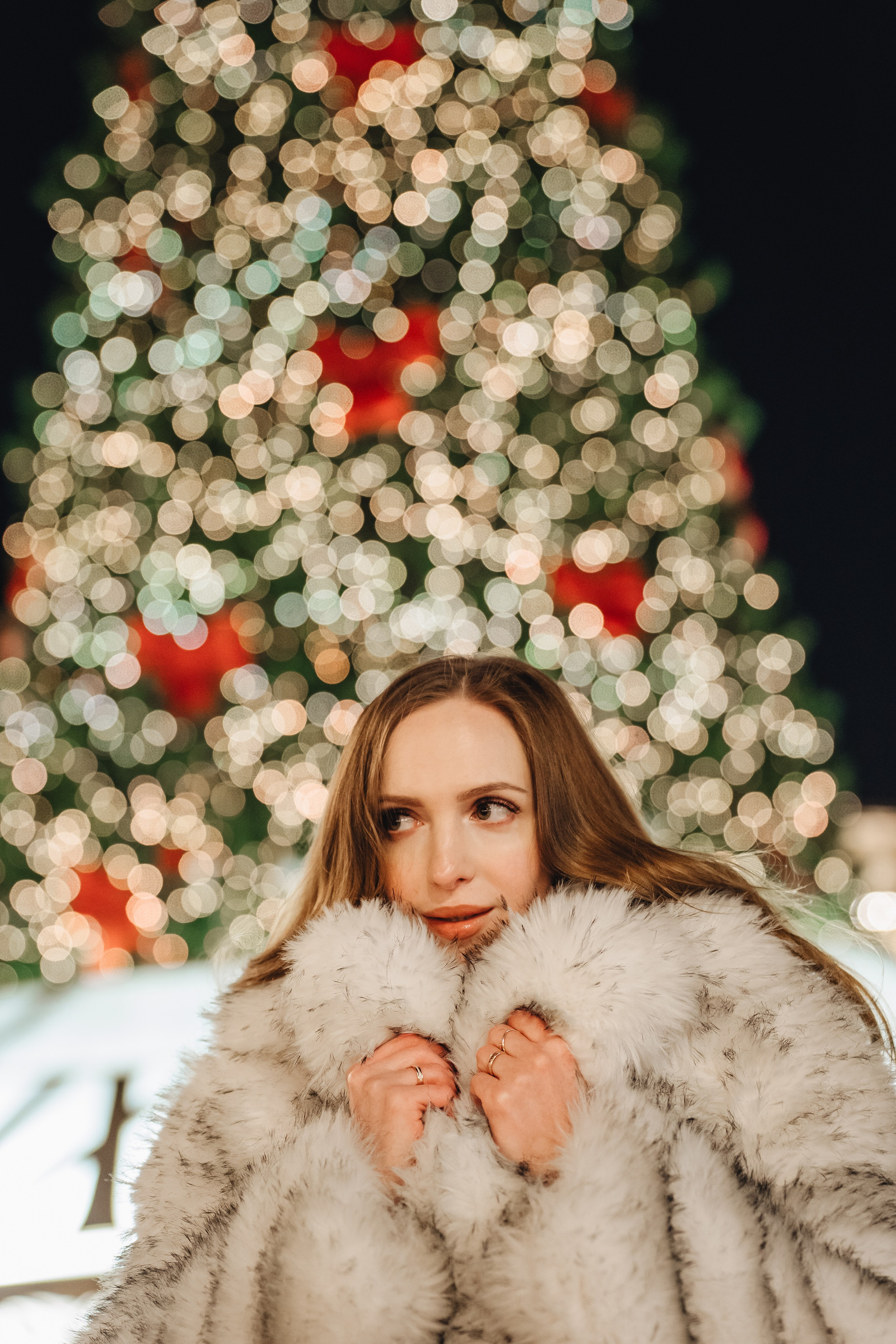 ПРОГУЛКА НА МАНЕЖНОЙ ПЛОЩАДИ ДЛЯ ДЕВУШКИ ПЕРЕД НОВЫМ ГОДОМ (НОВОГОДНЯЯ ФОТОСЕССИИЯ НА МАНЕЖНОЙ ПЛОЩАДИ). Профессиональный фотограф, Санкт-Петербург — Виктория Богомолова