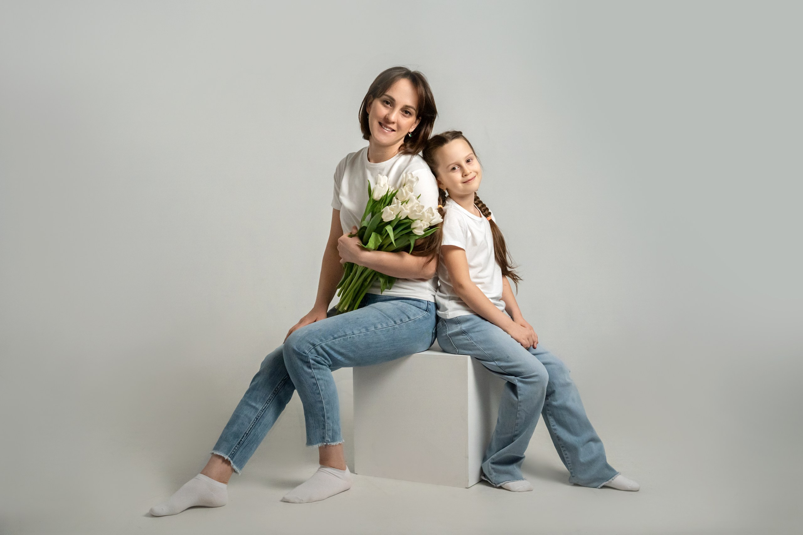 В студии с тюльпанами. Мила Посвит Фотограф новорожденных в Тобольске