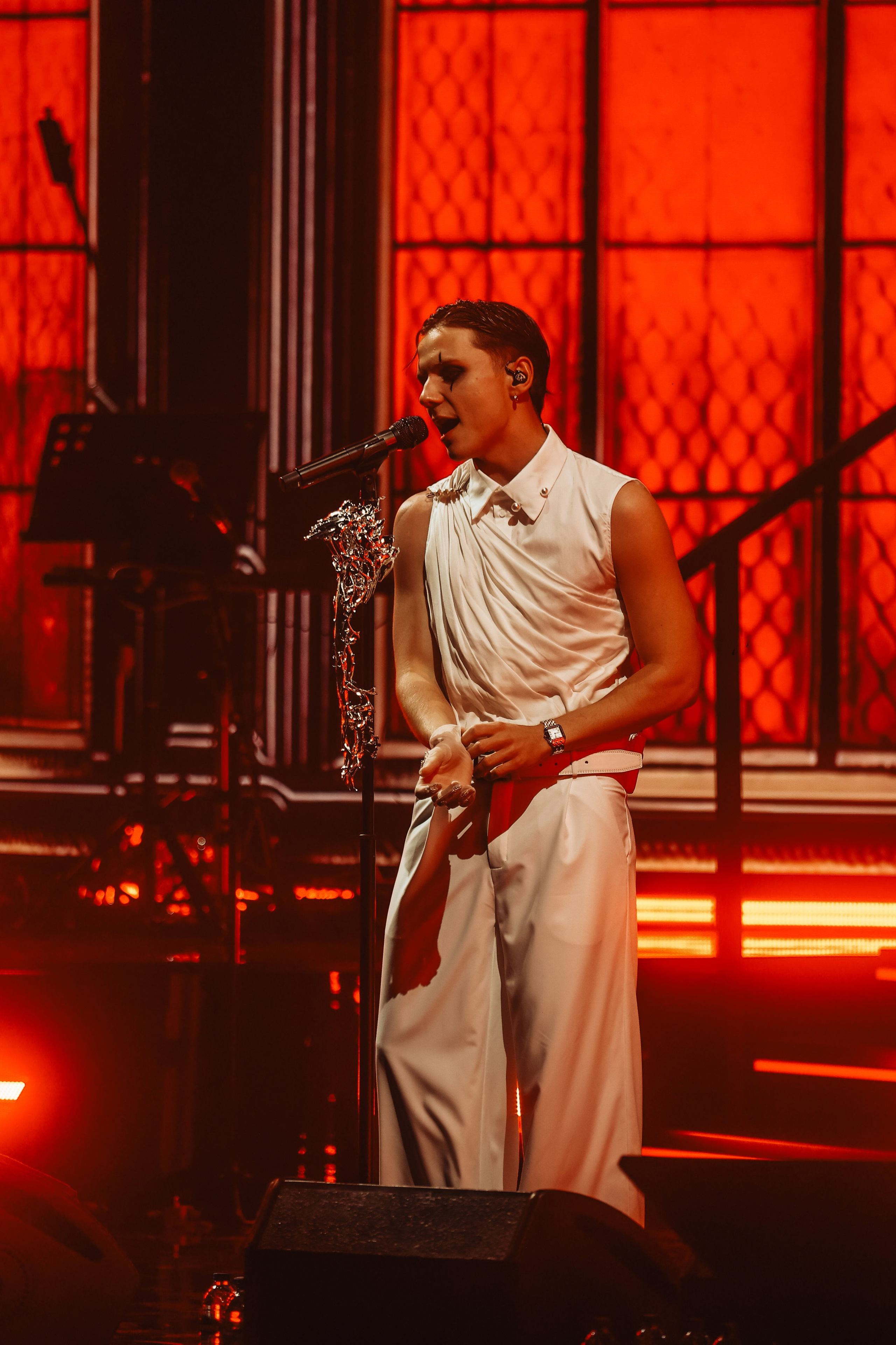 ВАНЯ ДМИТРИЕНКО