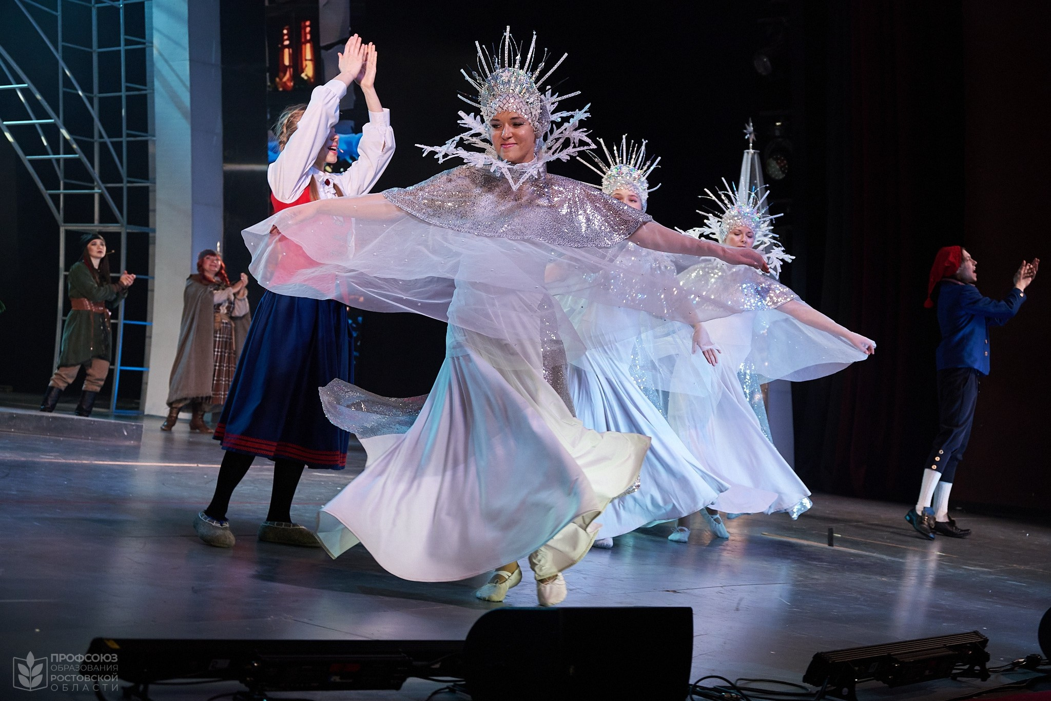 Детское мероприятие: профсоюзная елка в театре. Репортажный фотограф | Леонид Черков