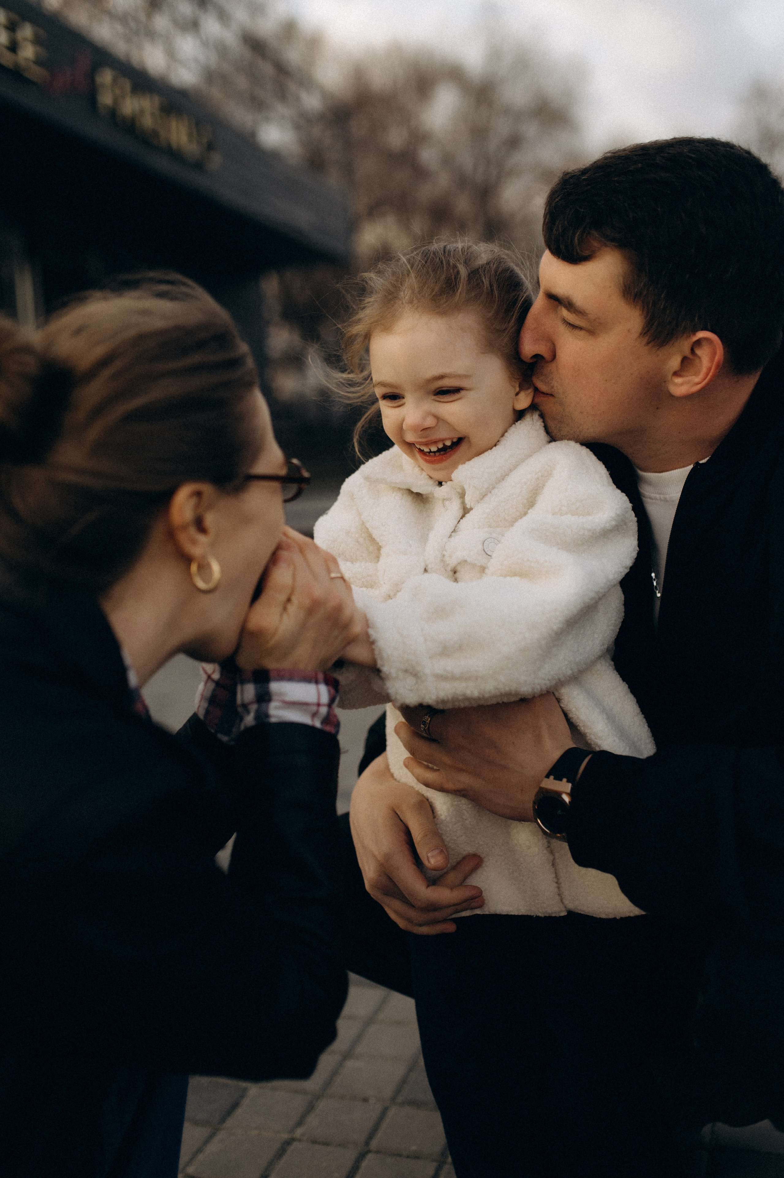 ВЕСЕННЯ ПРОГУЛКА НА НАБЕРЕЖНОЙ. Семейный фотограф в Новосибирске Женя Индрикова