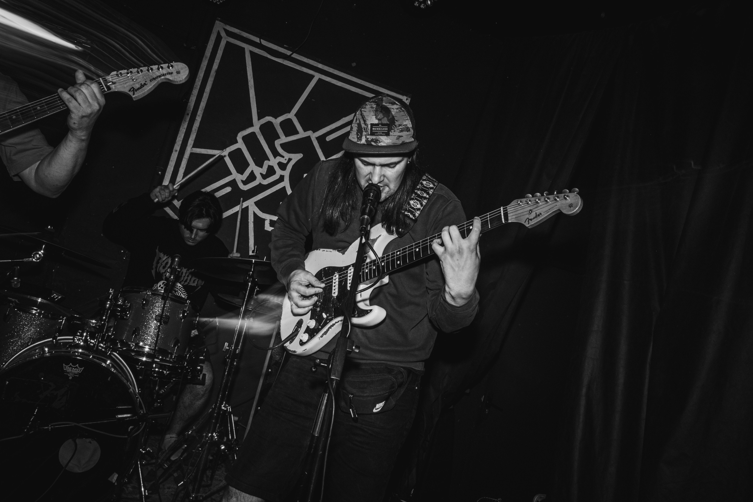 Ютани & о т м е ж & Вещи в картонной коробке 08.08.2025. Репортажный фотограф в Москве Legiodot