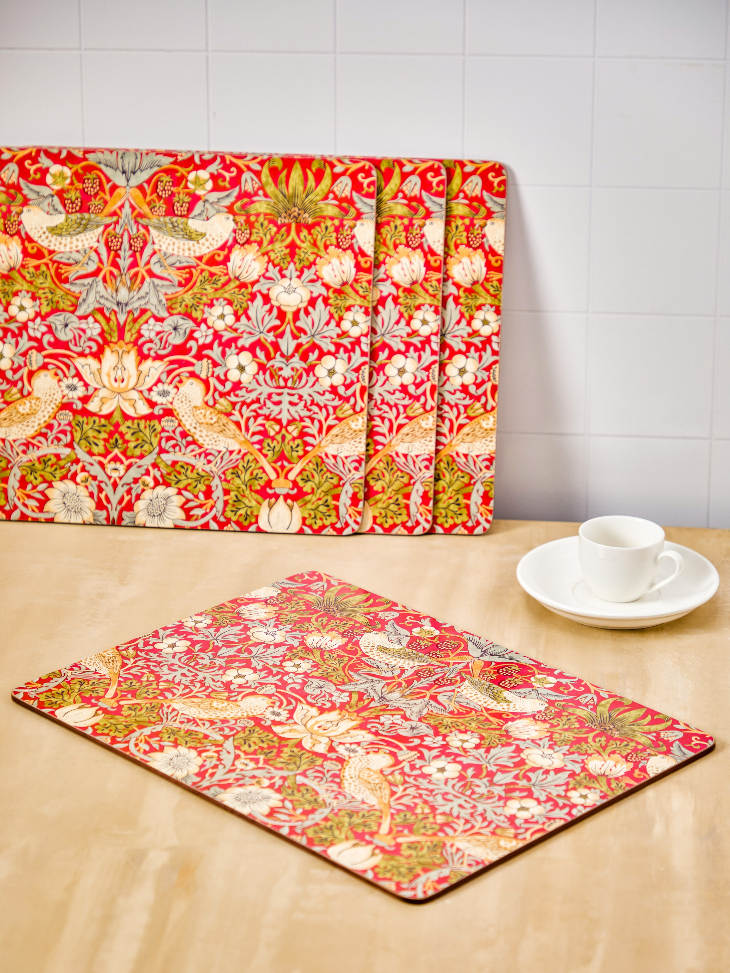 Подложка для стола и подносы. Сайт о предметной, имиджевой и портретной фотографии, фотограф Фил Киреев