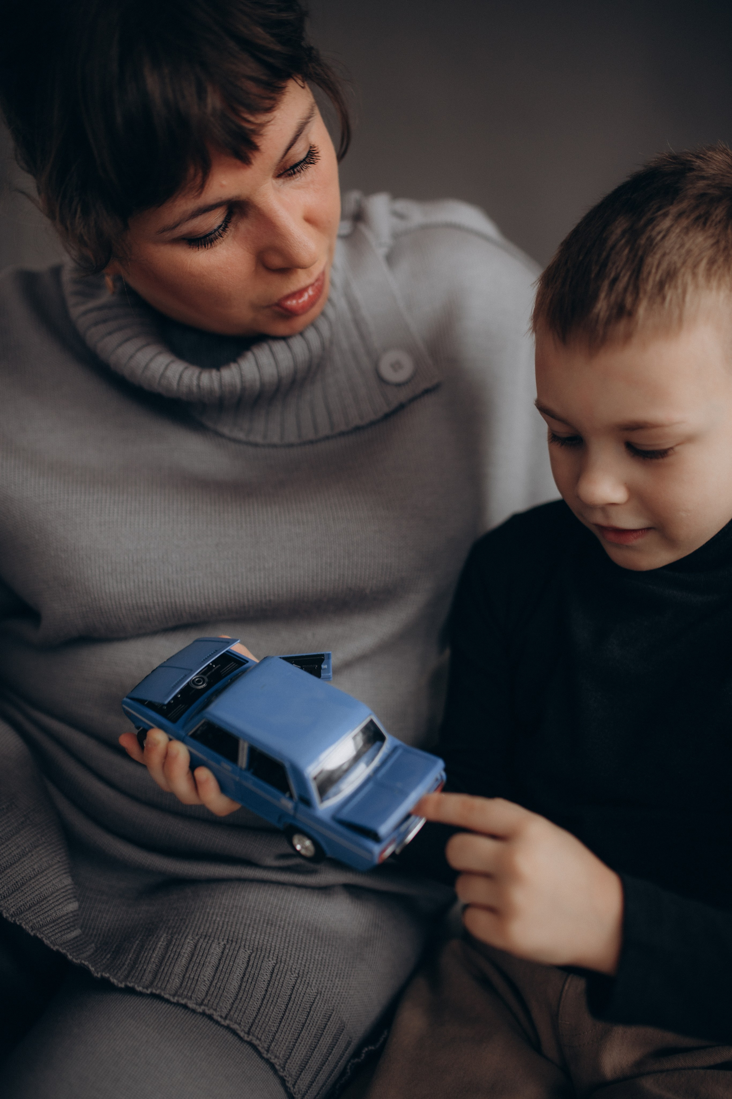 Семейная фотосессия в студии г. Тихвин. Услуги