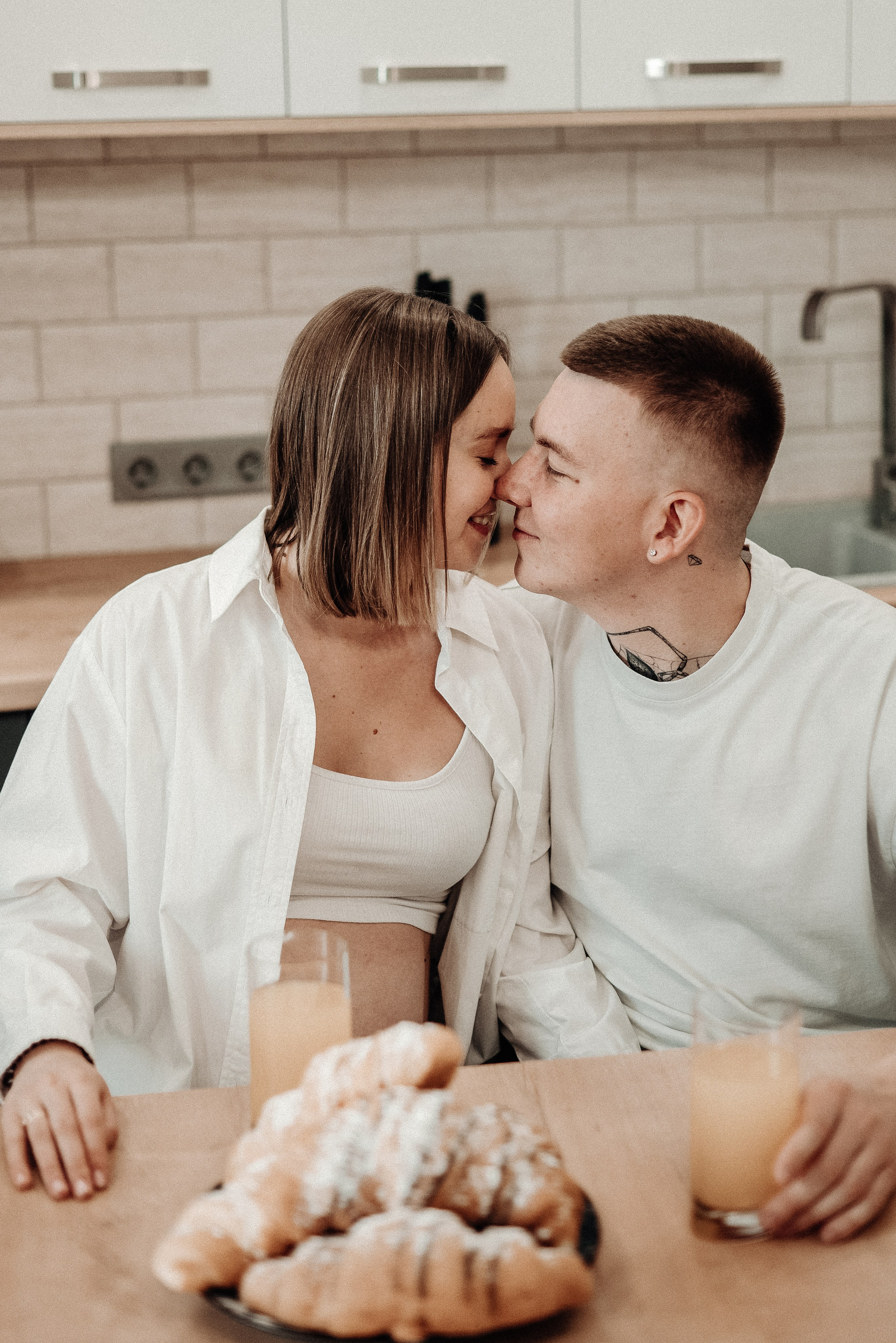 Миша и Ирина в ожидании чуда в домашней обстановке. Свадебный и портретный фотограф в Липецке Юлия Свит