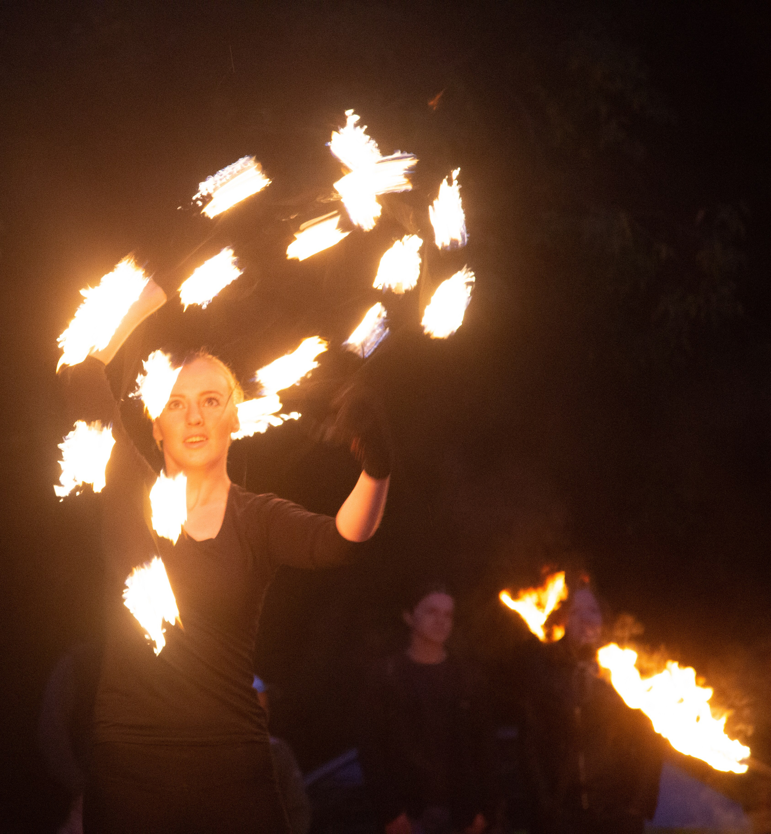 Огненное шоу в Перми. Фотограф Никита Попов. Фотограф Пермь. Фотосессия в фотостудии Перми и на свежем воздухе