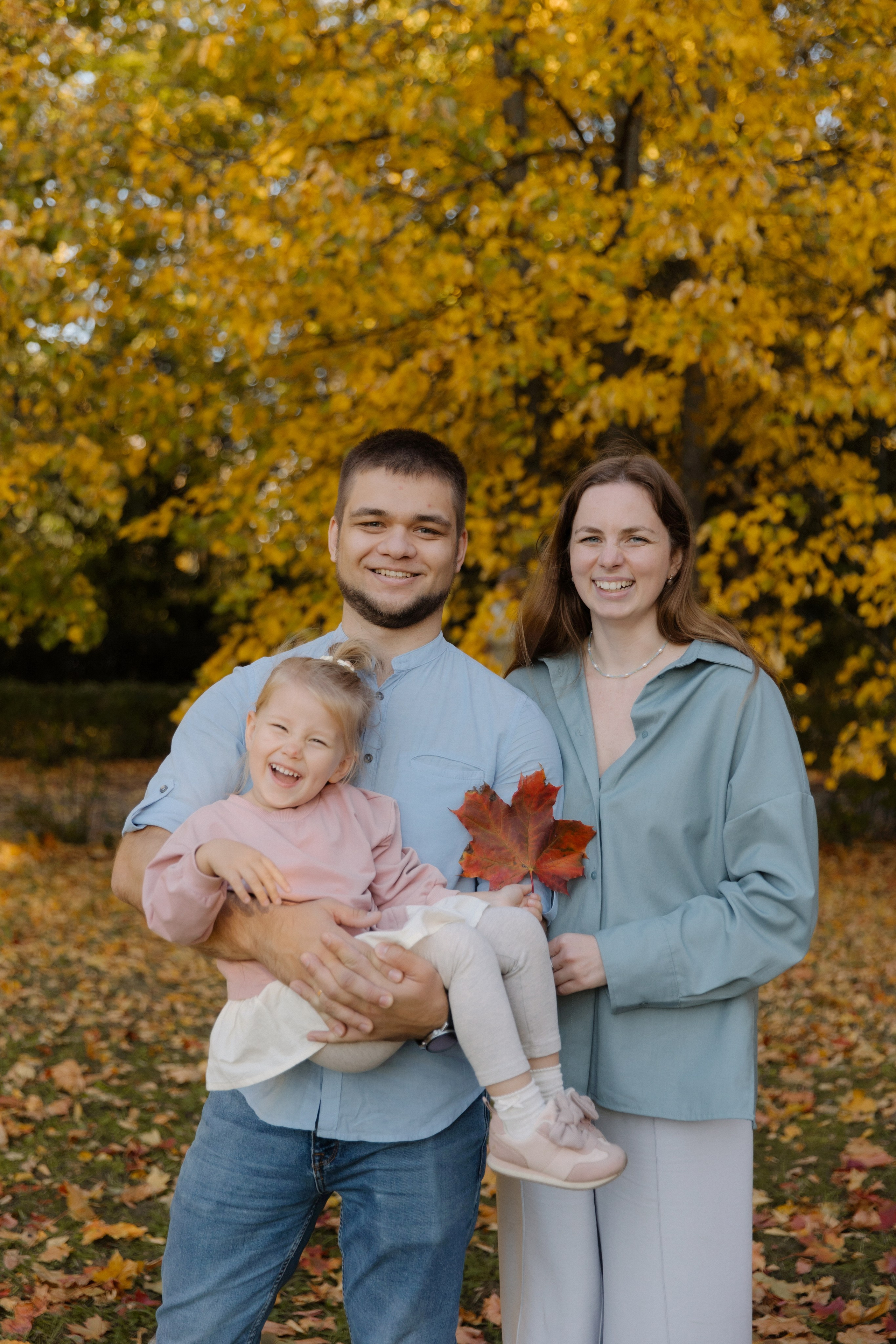 Прогулка Василисы с родителями, дядей и тетей. Семейный и свадебный фотограф в Москве и Зеленограде Пилипенко Юлия