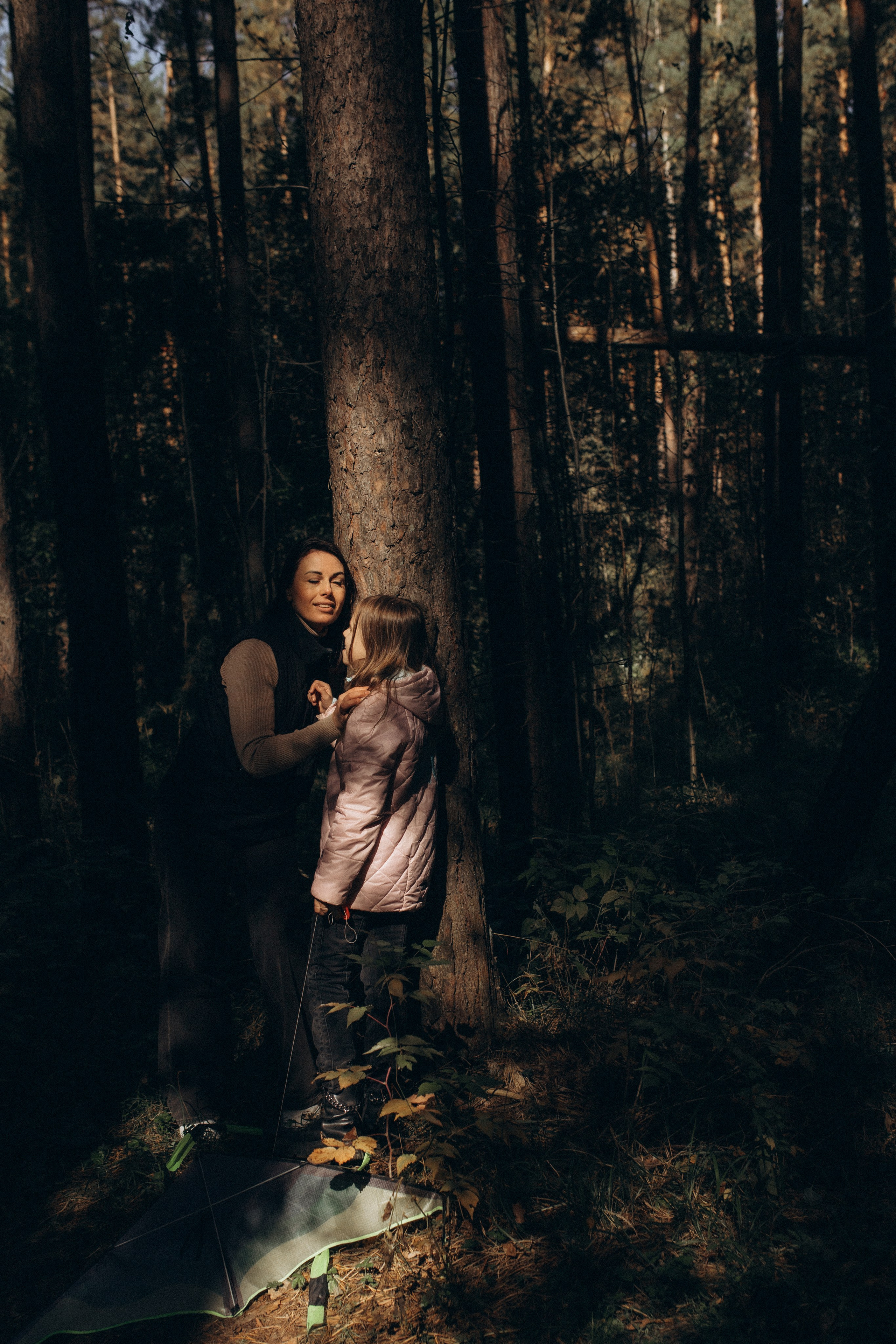 Аня с Ясей и Соней на Обском, осень. Семейный фотограф lifestyle в Новосибирске Елена Шпилевая