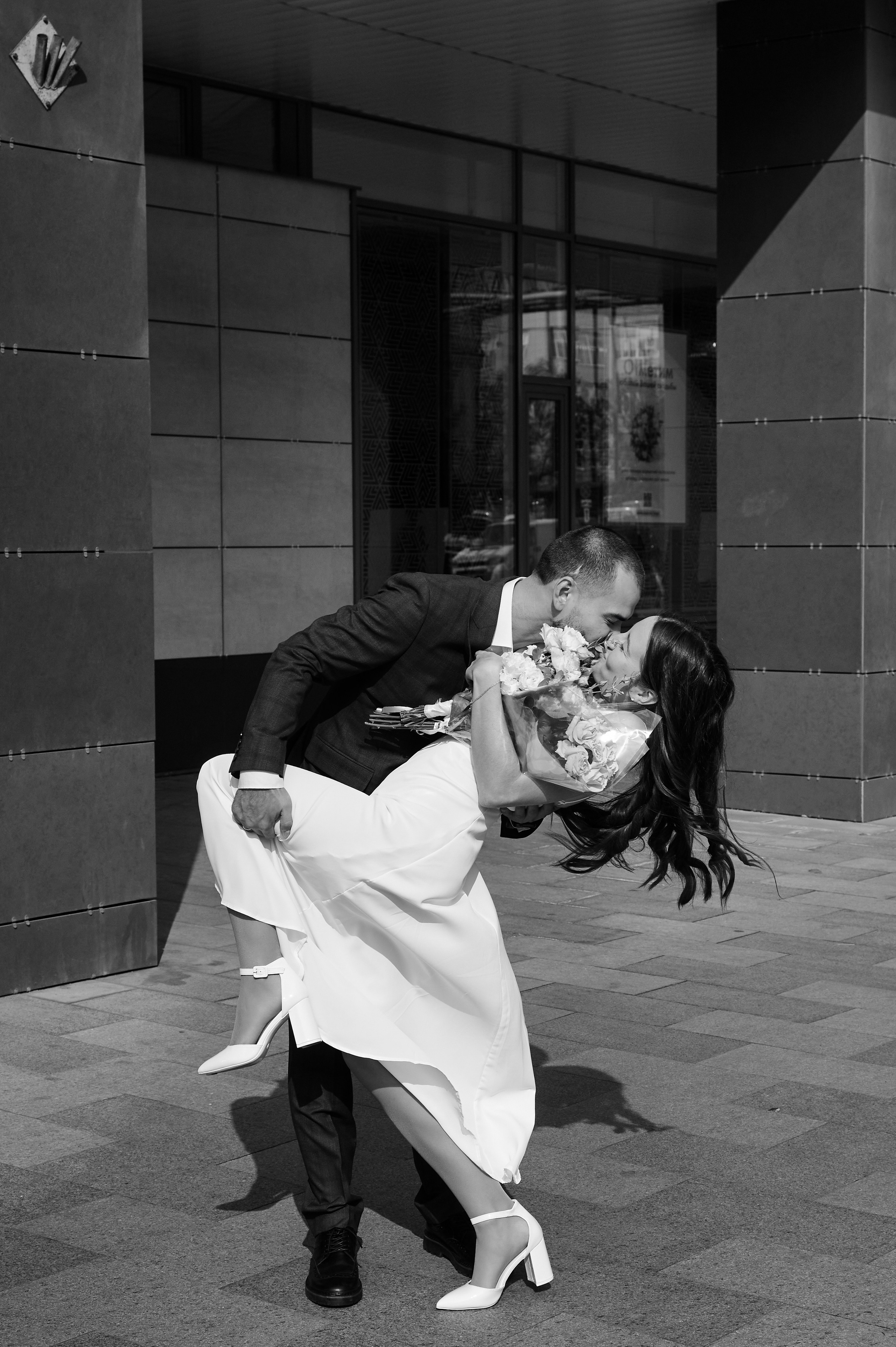 Деталь свадьбы, обручальные кольца, репортажная съемка свадьбы