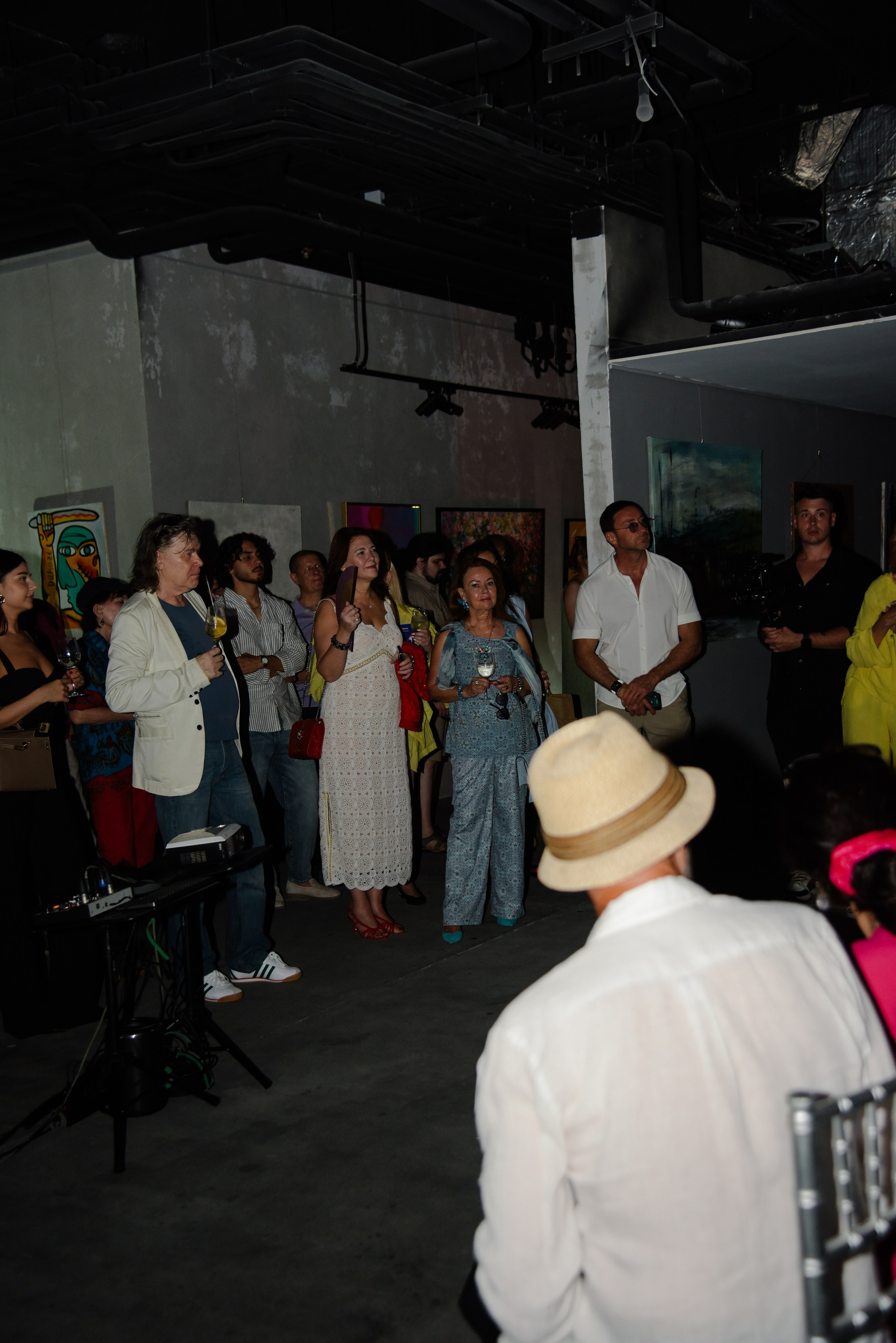 Александр Дильбази Игра взглядов в гранатовом саду. Фотограф Лола Волна, город Москва