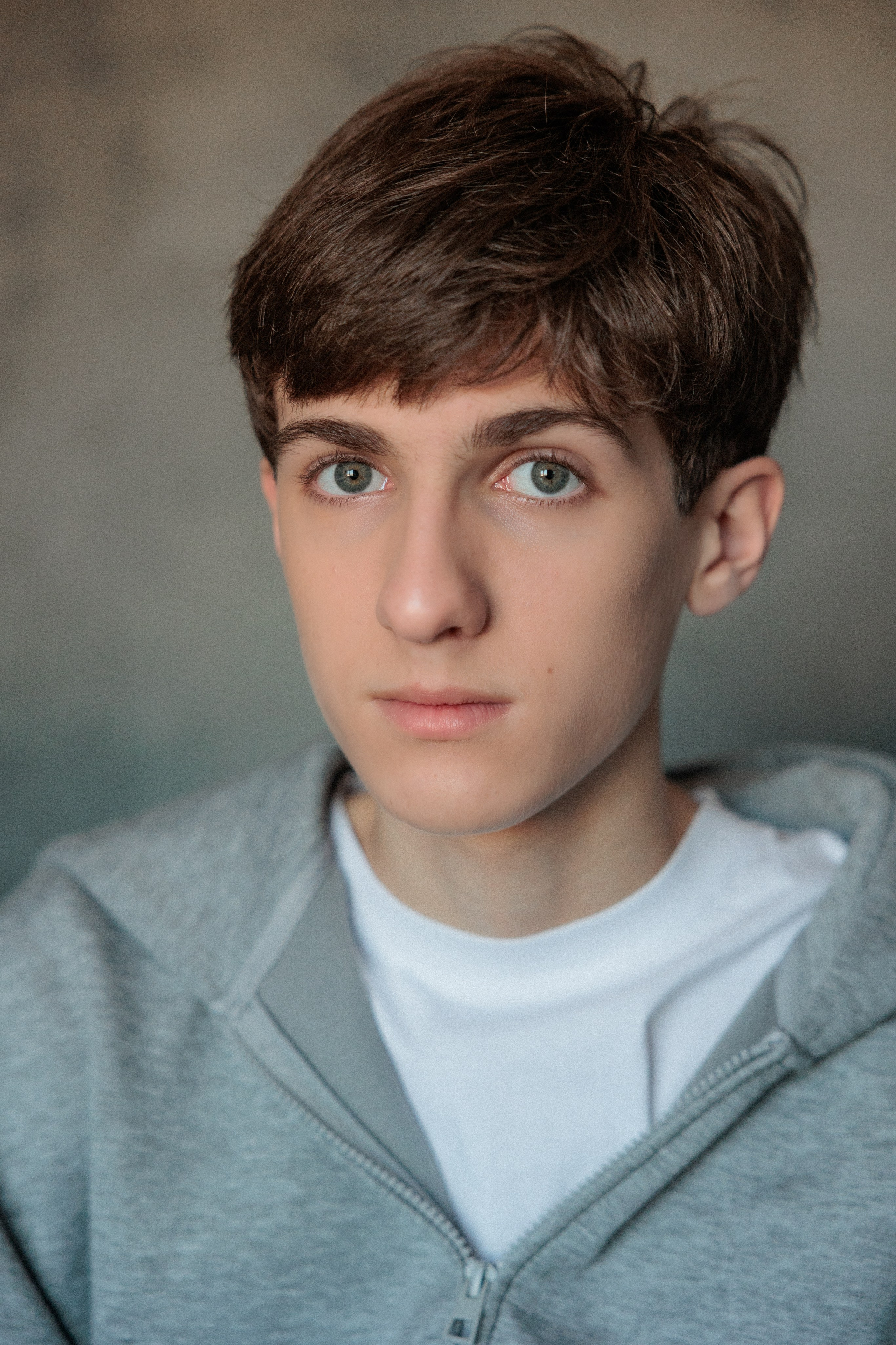 АРТЁМ. Я фотограф из Москвы к Вашим услугам