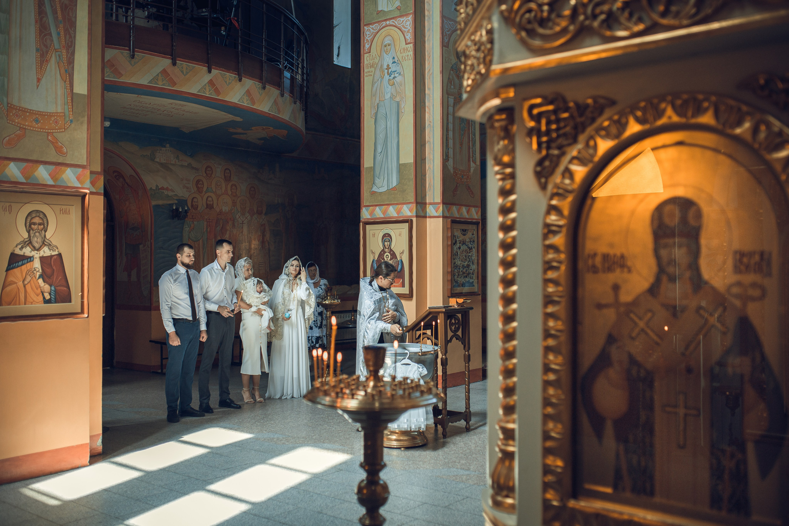 Фотограф на крещение крестины в Старом Осколе и Старооскольском районе фотосессия на таинство крещение Фотограф наталья Беседина кадры мать и дитя материнство услуги фотографа на крестины церковный фотограф